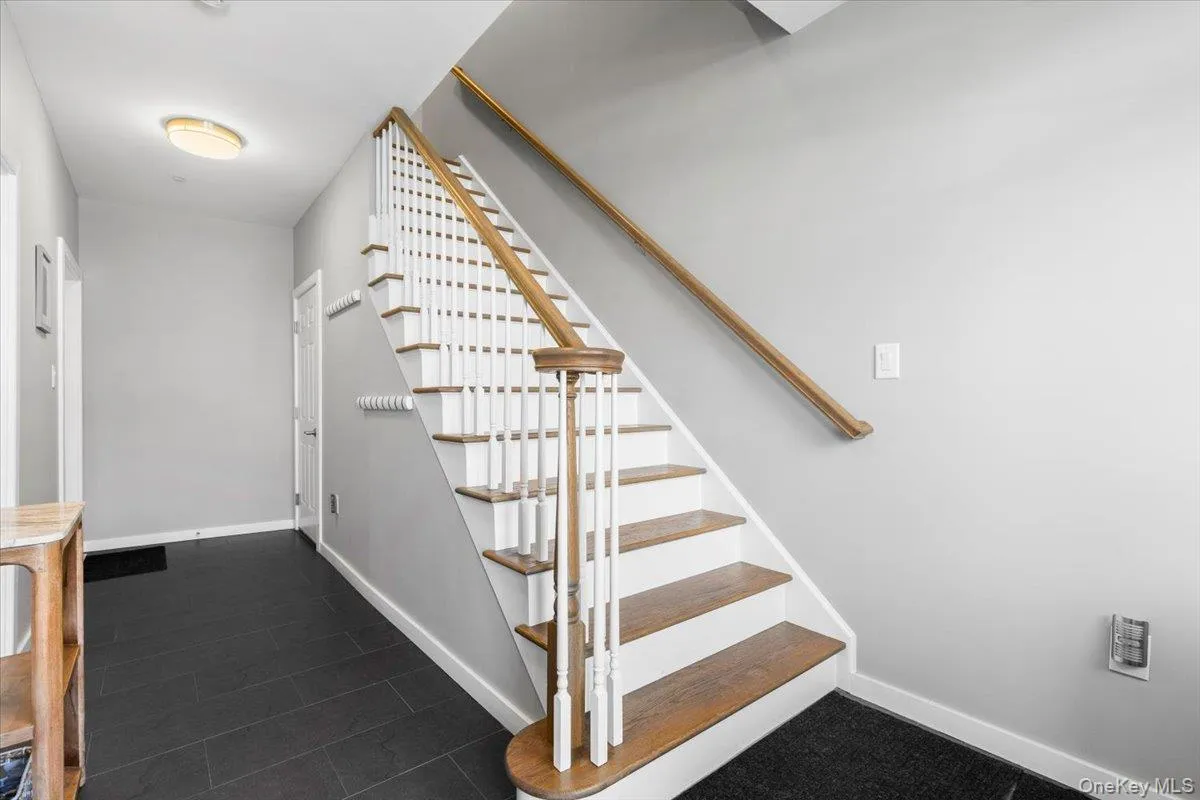 73 Maple Avenue, New Rochelle, NY, 4 Bedrooms Bedrooms, 7 Rooms Rooms,3 BathroomsBathrooms,Residential Lease,For Rent,Maple,0,978952 73 Maple Avenue, New Rochelle, NY, 4 Bedrooms Bedrooms, 7 Rooms Rooms,3 BathroomsBathrooms,Residential Lease,For Rent,Maple,0,978952
