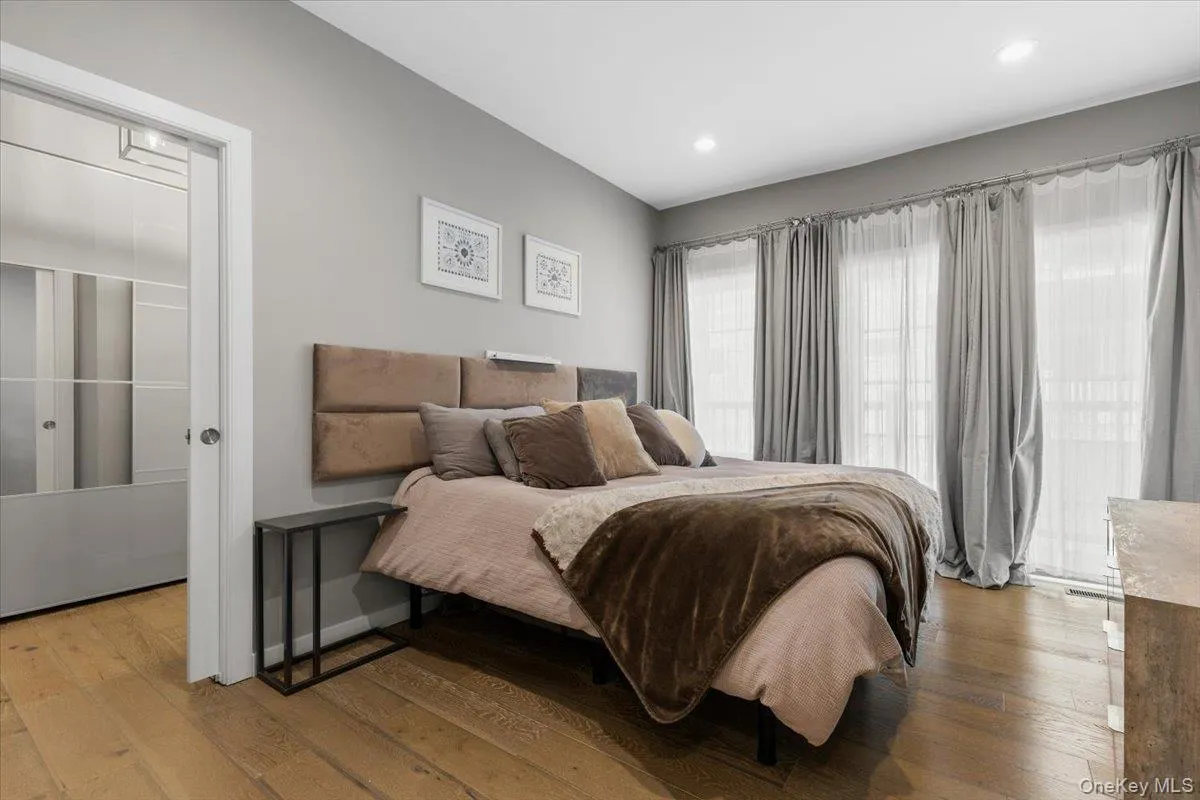 73 Maple Avenue, New Rochelle, NY, 4 Bedrooms Bedrooms, 7 Rooms Rooms,3 BathroomsBathrooms,Residential Lease,For Rent,Maple,0,978952 73 Maple Avenue, New Rochelle, NY, 4 Bedrooms Bedrooms, 7 Rooms Rooms,3 BathroomsBathrooms,Residential Lease,For Rent,Maple,0,978952