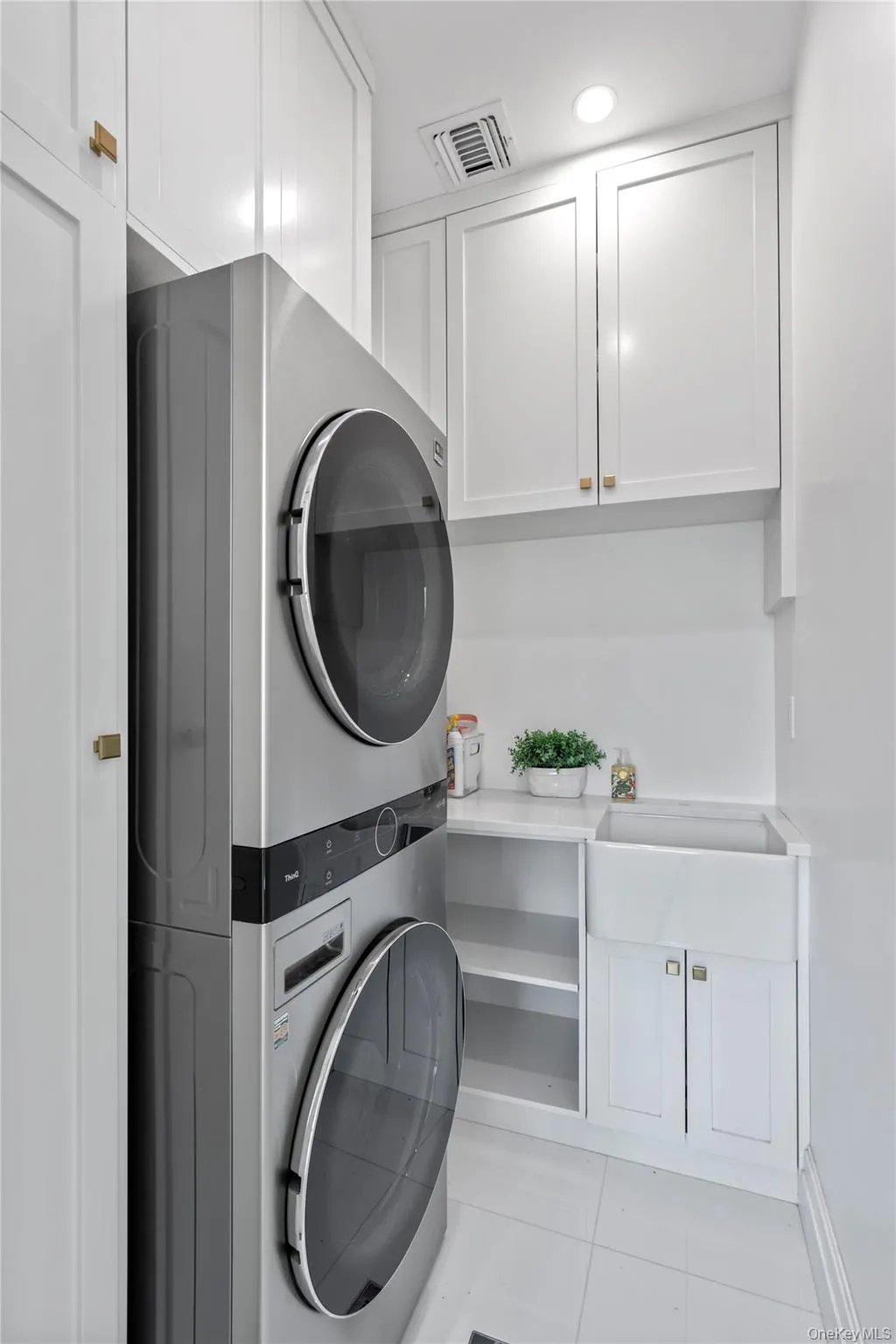 2 Pheasant Run, North Hempstead, NY, 5 Bedrooms Bedrooms, 17 Rooms Rooms,6 BathroomsBathrooms,Residential Lease,For Rent,Pheasant,0,978975 2 Pheasant Run, North Hempstead, NY, 5 Bedrooms Bedrooms, 17 Rooms Rooms,6 BathroomsBathrooms,Residential Lease,For Rent,Pheasant,0,978975