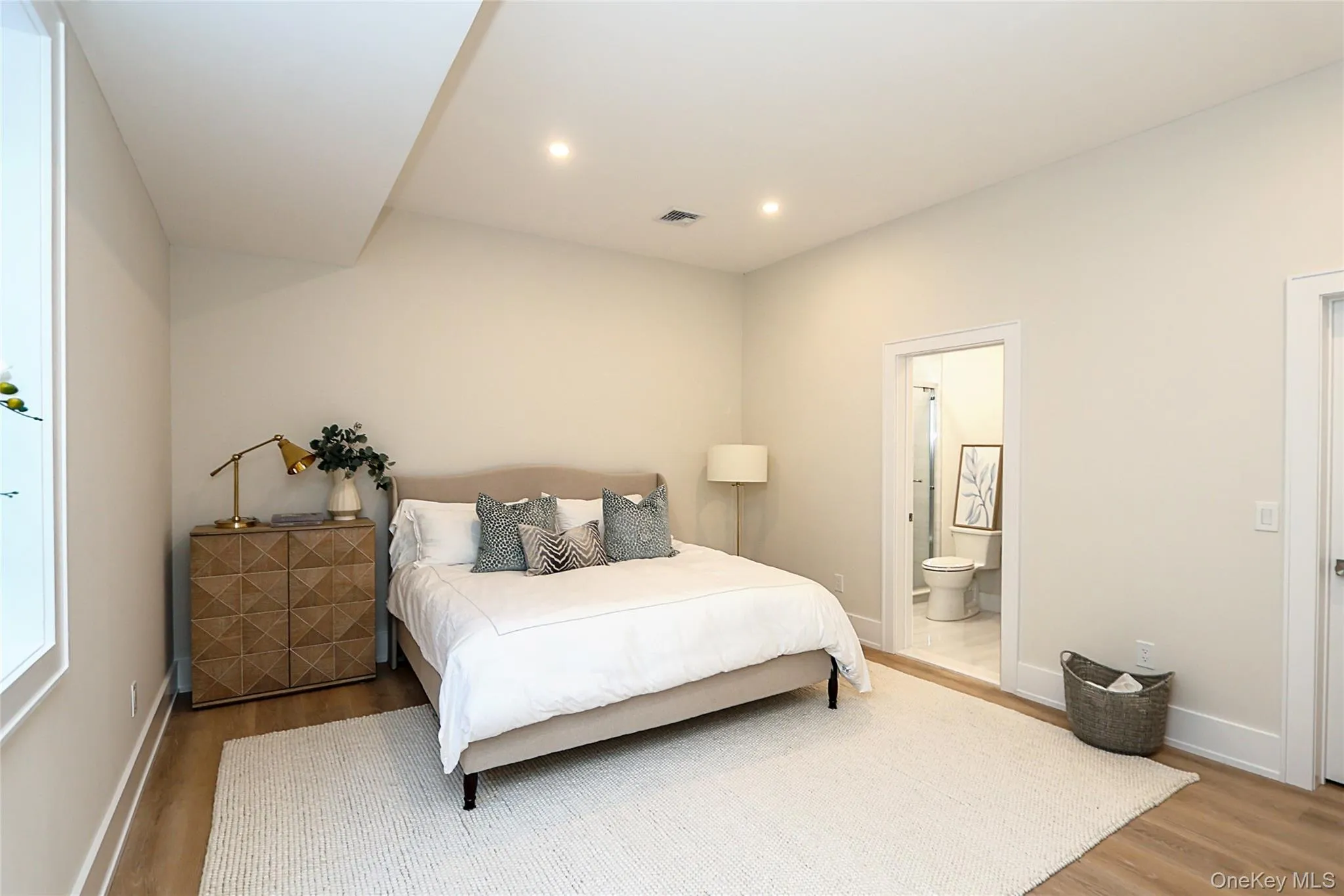 2 Pheasant Run, North Hempstead, NY, 6 Bedrooms Bedrooms, 17 Rooms Rooms,6 BathroomsBathrooms,Residential,For Rent,Pheasant,0,978976 2 Pheasant Run, North Hempstead, NY, 6 Bedrooms Bedrooms, 17 Rooms Rooms,6 BathroomsBathrooms,Residential,For Rent,Pheasant,0,978976