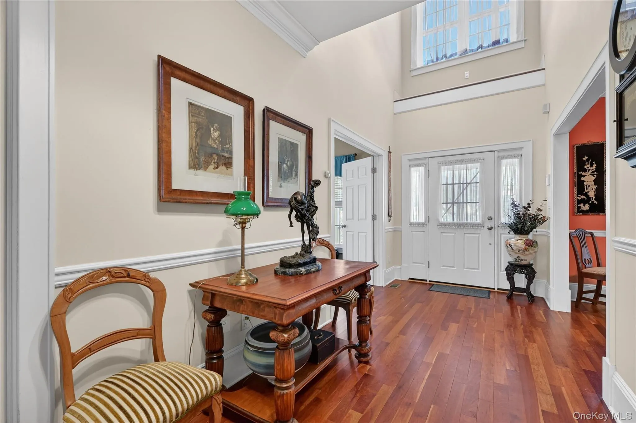 From the kitchen, the entry foyer reveals a natural flow between spaces, creating an easy and connected everyday living experience. From the kitchen, the entry foyer reveals a natural flow between spaces, creating an easy and connected everyday living experience.