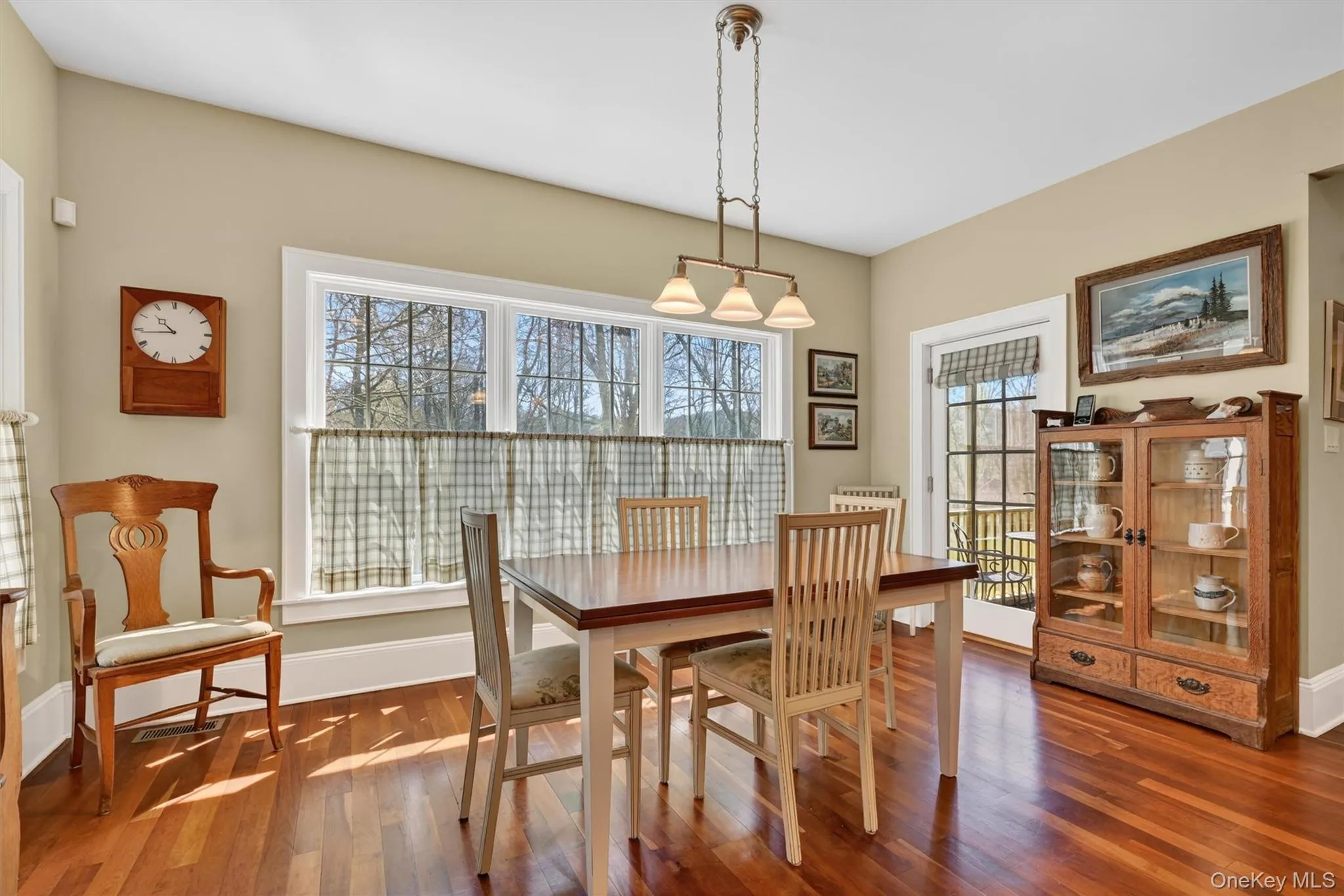 The eat-in kitchen area is bright and cheerful, with large windows, generous space for dining, and easy access to the outdoors for everyday living and entertaining. The eat-in kitchen area is bright and cheerful, with large windows, generous space for dining, and easy access to the outdoors for everyday living and entertaining.