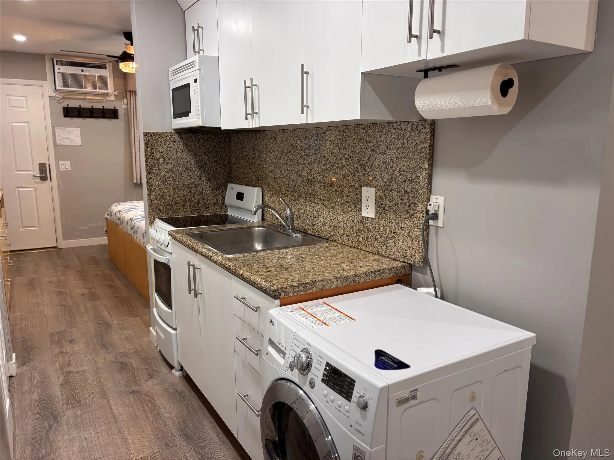 131 S Emerson Avenue Unit 224, East Hampton, New York 11954