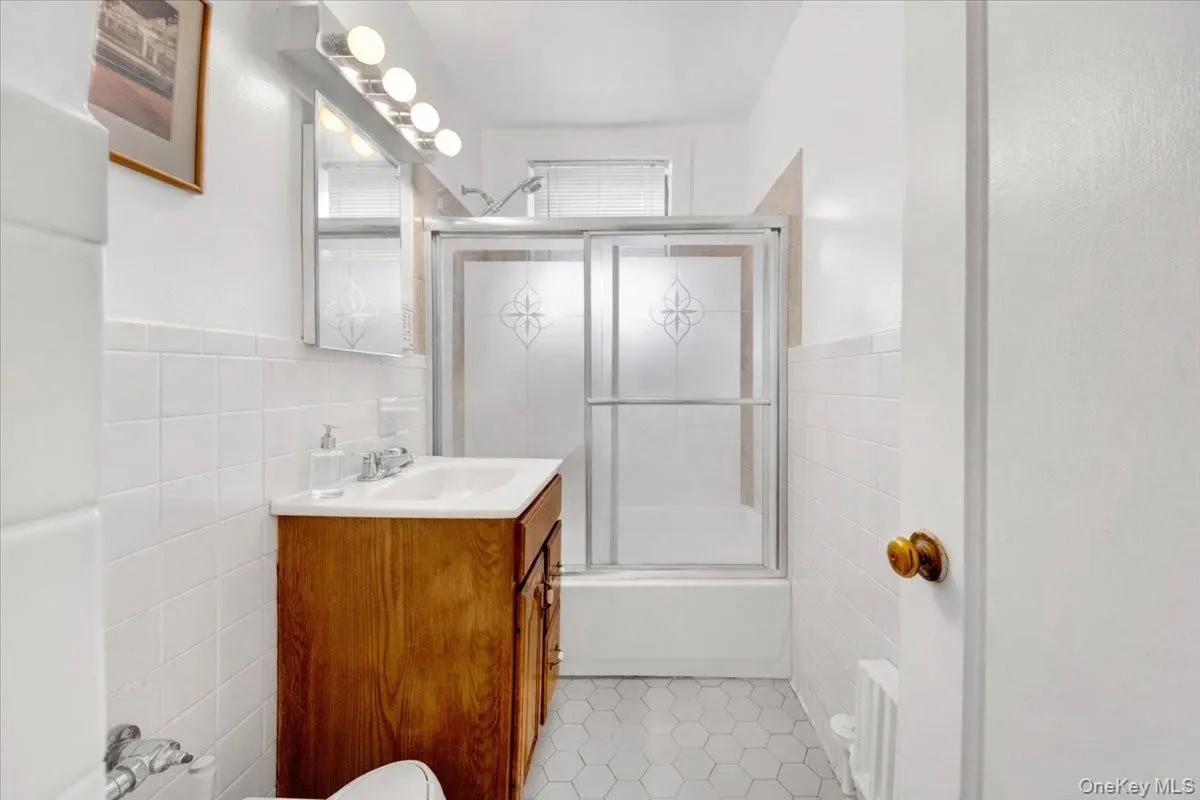 7 Greenridge Avenue, White Plains, NY, 1 Bedroom Bedrooms, 3 Rooms Rooms,1 BathroomBathrooms,Residential Lease,For Rent,Greenridge,0,979001 7 Greenridge Avenue, White Plains, NY, 1 Bedroom Bedrooms, 3 Rooms Rooms,1 BathroomBathrooms,Residential Lease,For Rent,Greenridge,0,979001