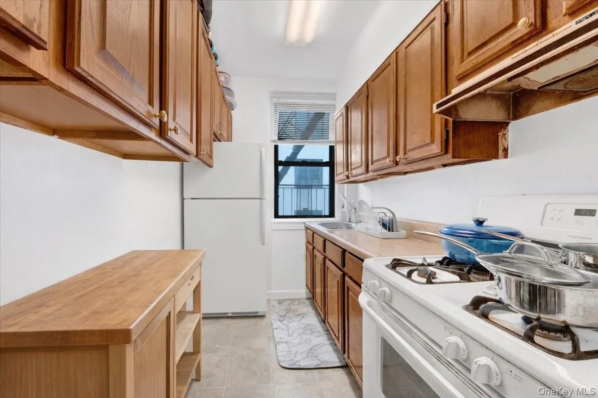 7 Greenridge Avenue, White Plains, NY, 1 Bedroom Bedrooms, 3 Rooms Rooms,1 BathroomBathrooms,Residential Lease,For Rent,Greenridge,0,979001 7 Greenridge Avenue, White Plains, NY, 1 Bedroom Bedrooms, 3 Rooms Rooms,1 BathroomBathrooms,Residential Lease,For Rent,Greenridge,0,979001