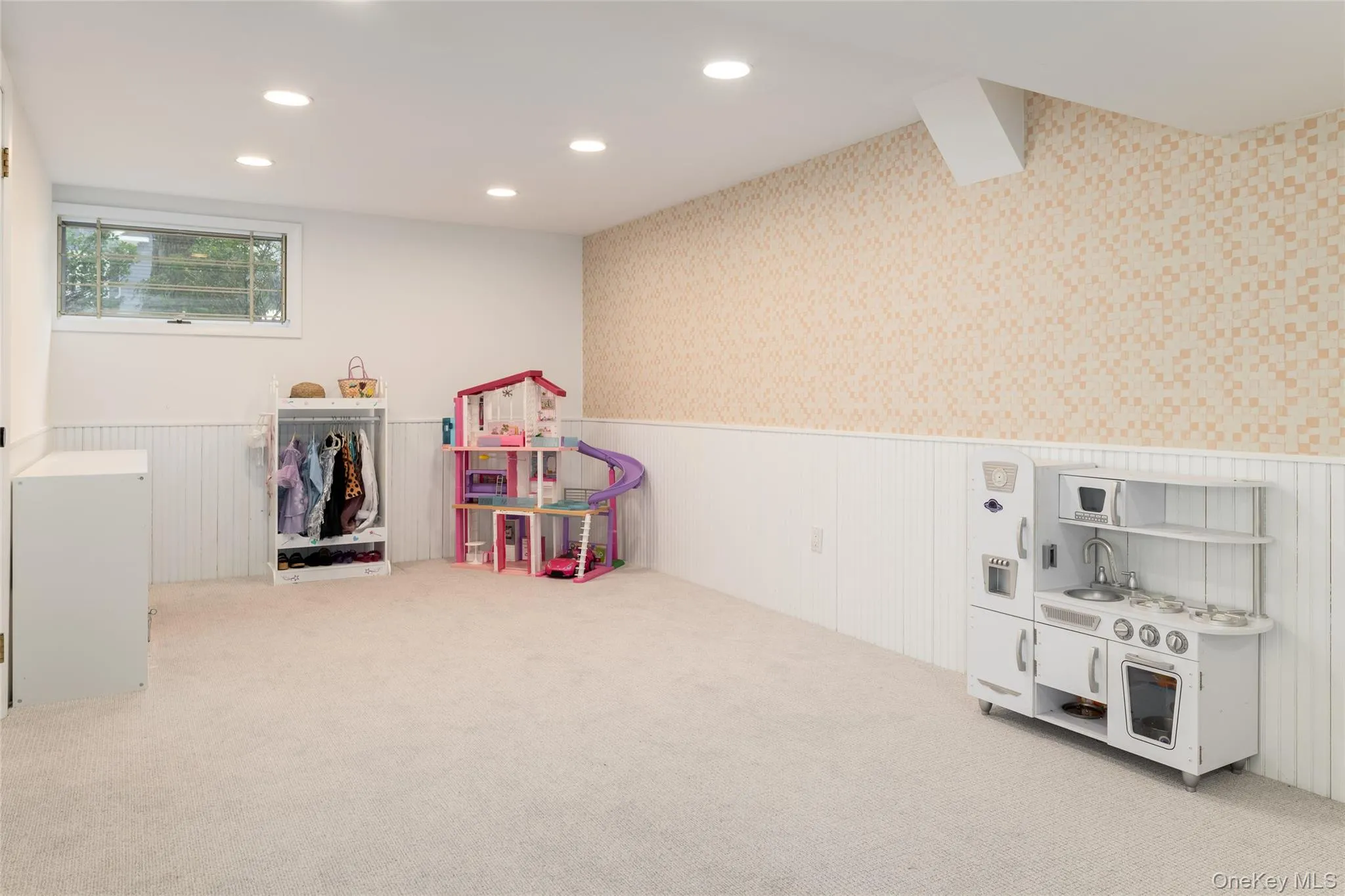 1 Canterbury Road, Harrison, NY, 4 Bedrooms Bedrooms, 10 Rooms Rooms,3 BathroomsBathrooms,Residential Lease,For Rent,Canterbury,0,979026 1 Canterbury Road, Harrison, NY, 4 Bedrooms Bedrooms, 10 Rooms Rooms,3 BathroomsBathrooms,Residential Lease,For Rent,Canterbury,0,979026