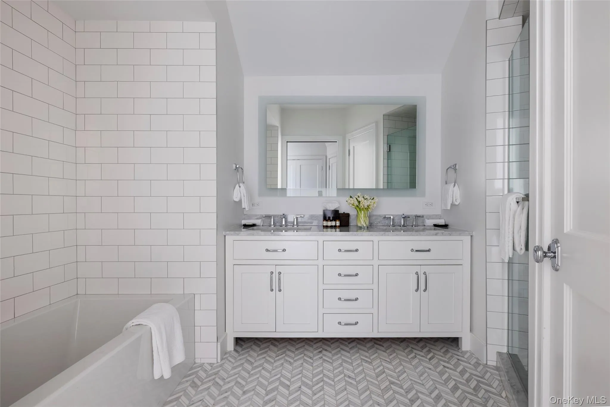 7 Old Boathouse Lane, Southampton, NY, 3 Bedrooms Bedrooms, 9 Rooms Rooms,3 BathroomsBathrooms,Residential,For Rent,Old Boathouse,0,979029 7 Old Boathouse Lane, Southampton, NY, 3 Bedrooms Bedrooms, 9 Rooms Rooms,3 BathroomsBathrooms,Residential,For Rent,Old Boathouse,0,979029