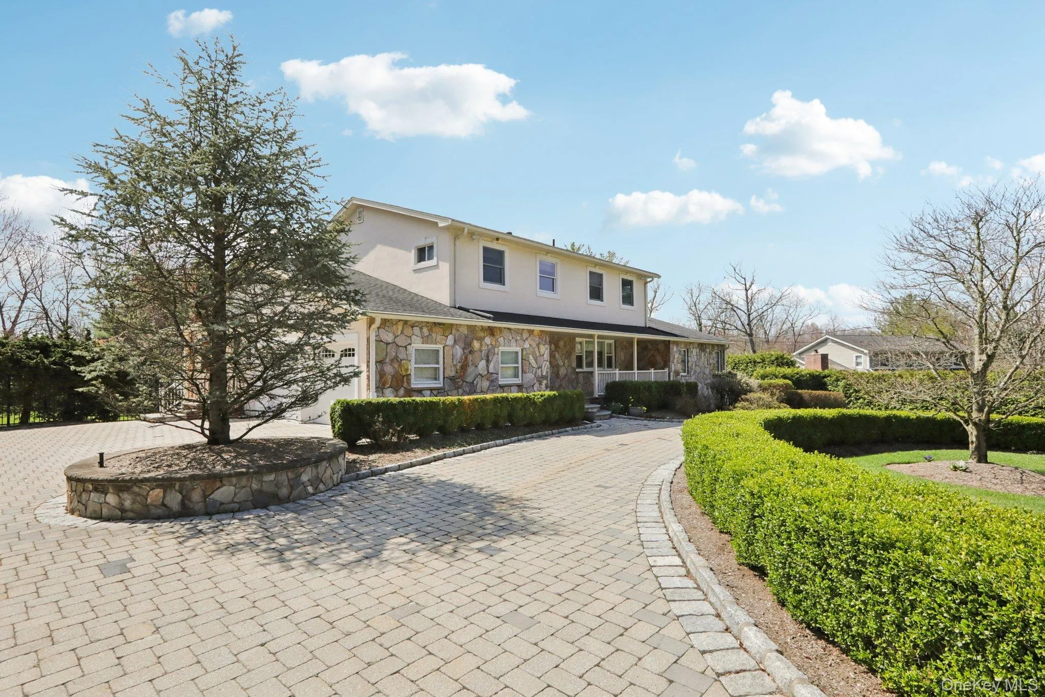 Proffessional landscaping throughout property Proffessional landscaping throughout property