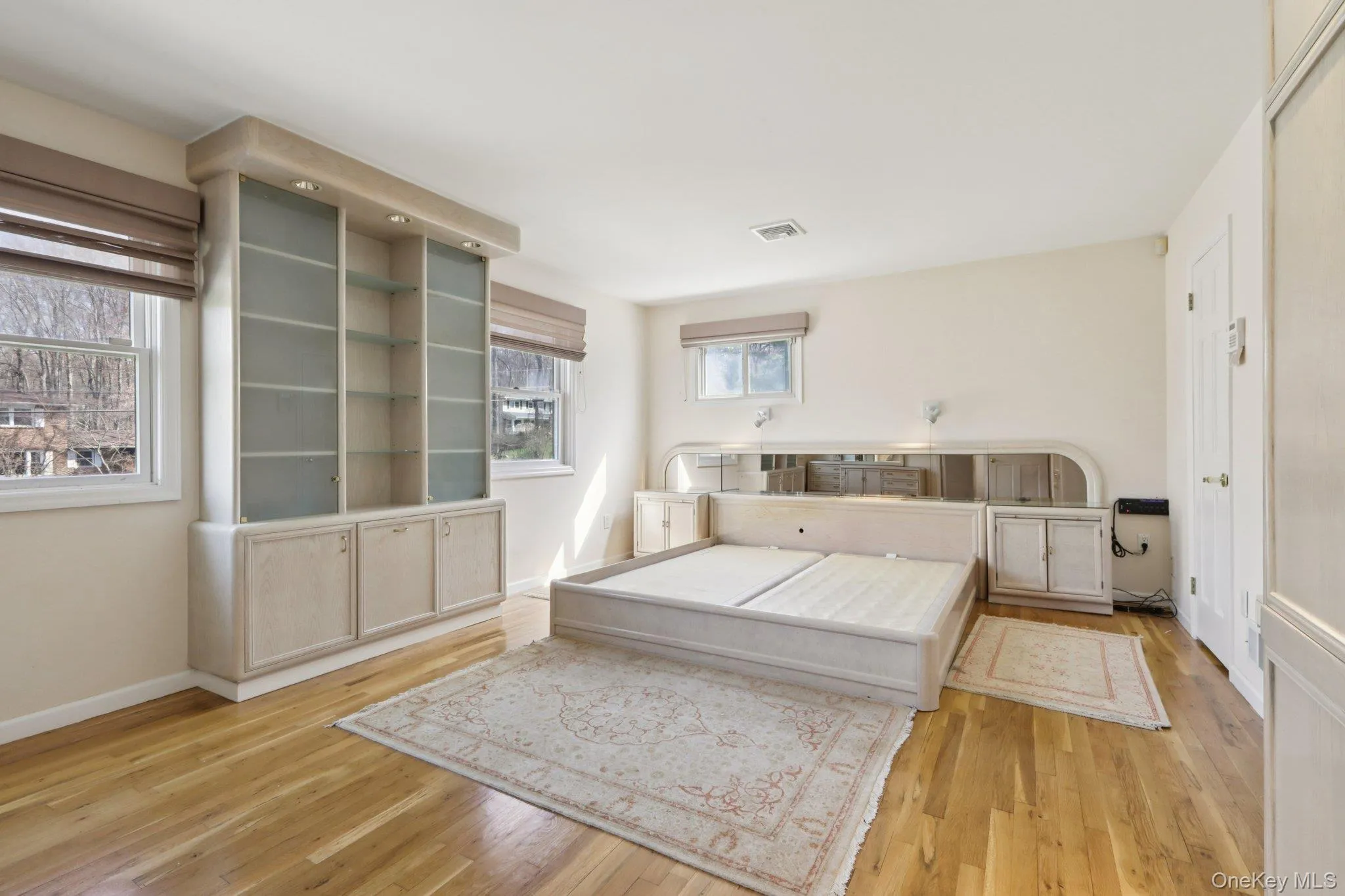 Second Master suite on second floor. Second Master suite on second floor.