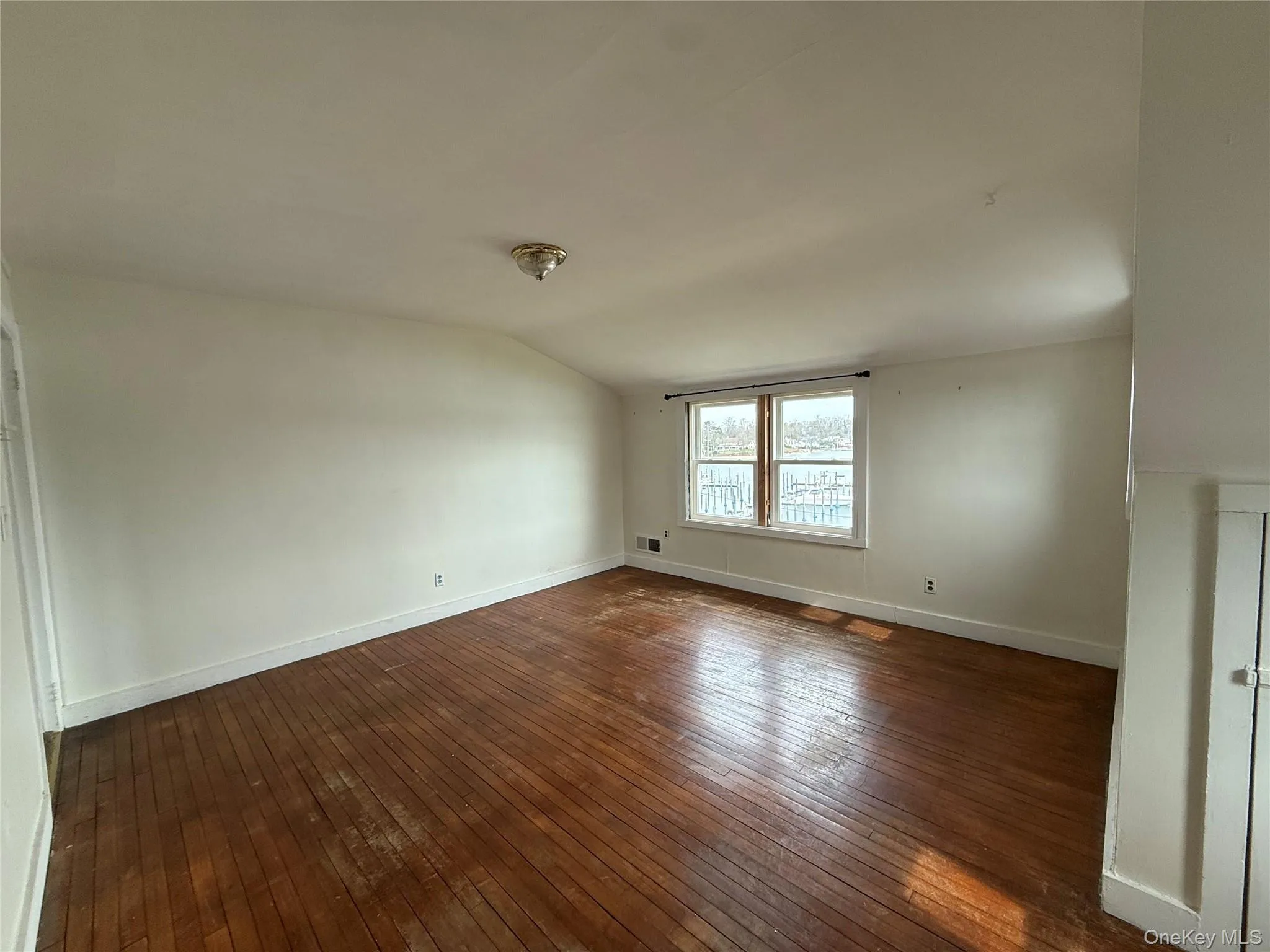 Generous living room in 3rd floor unit Generous living room in 3rd floor unit