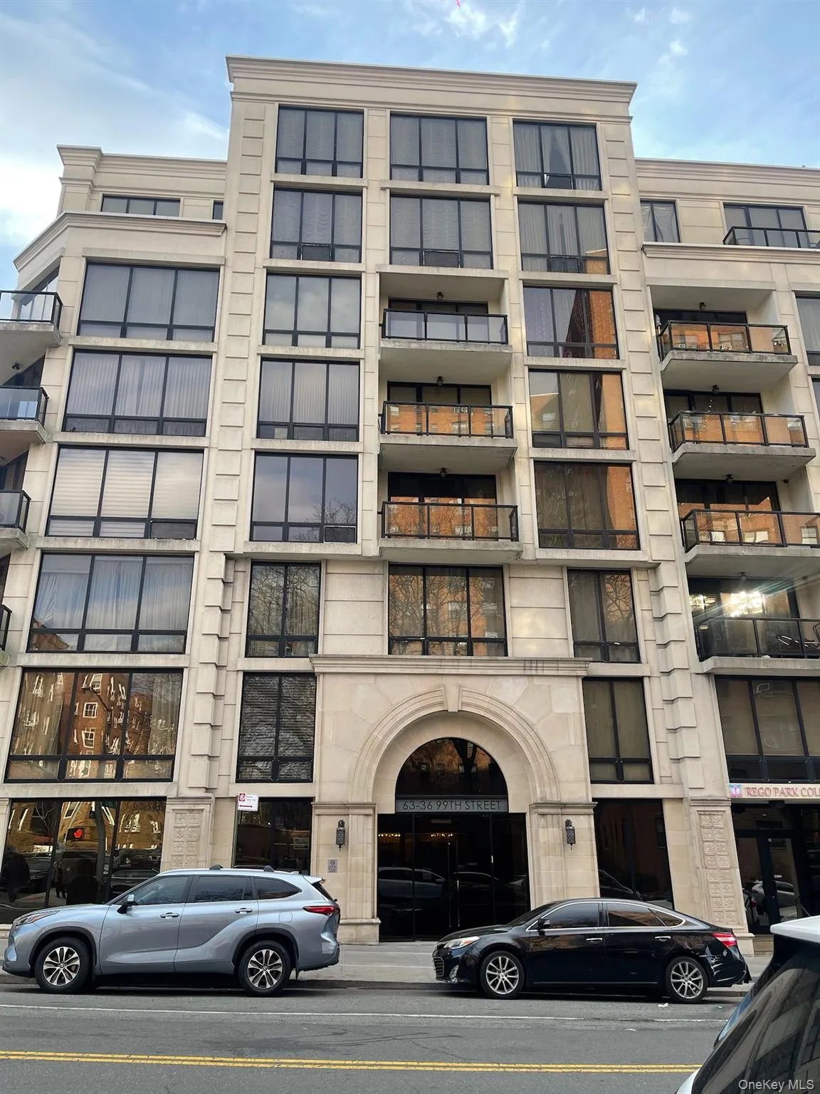 10 Feet Floor to Ceiling Windows 10 Feet Floor to Ceiling Windows