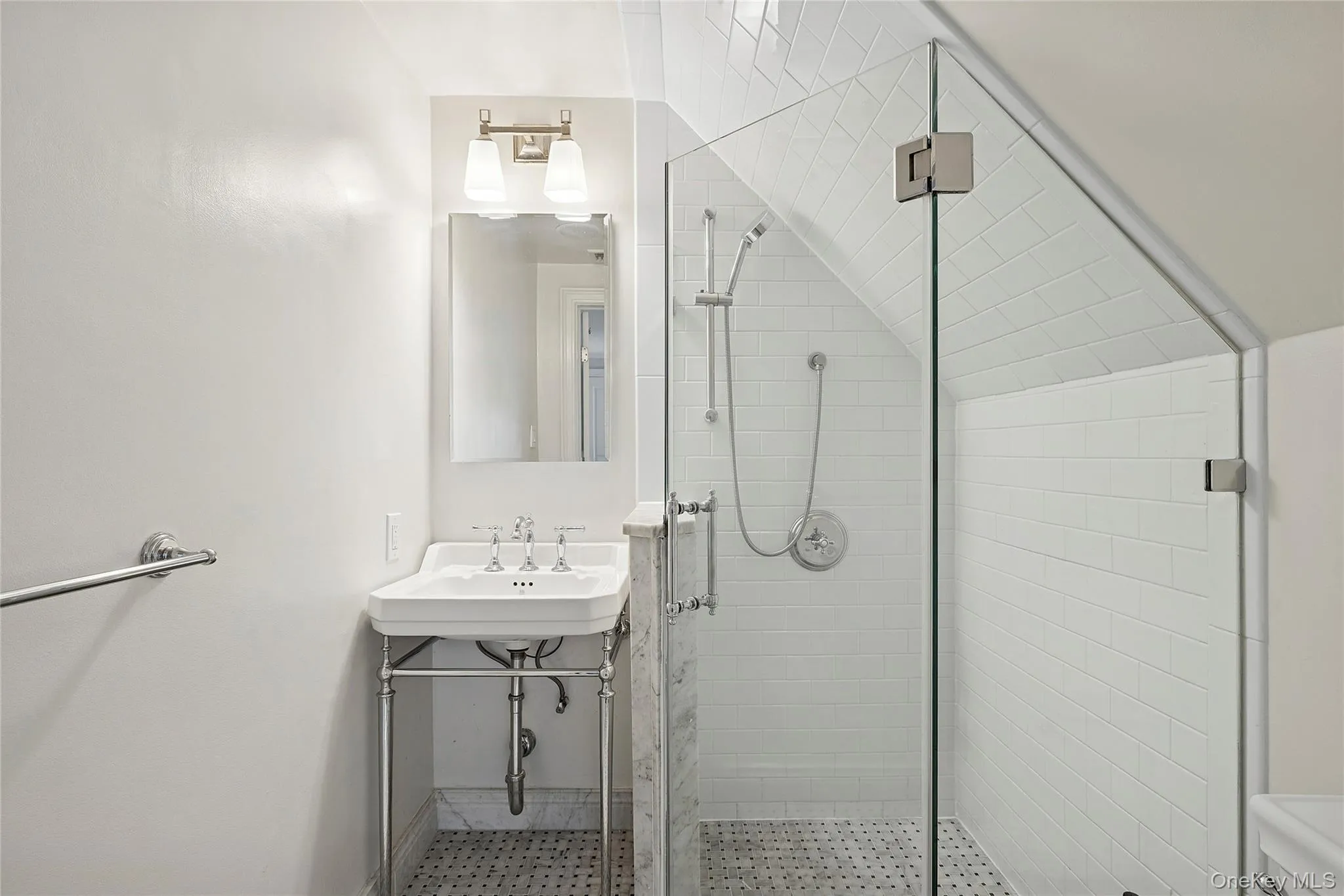 44 Old Ox Road, North Hempstead, NY, 3 Bedrooms Bedrooms, 8 Rooms Rooms,2 BathroomsBathrooms,Residential Lease,For Rent,Old Ox,0,979068 44 Old Ox Road, North Hempstead, NY, 3 Bedrooms Bedrooms, 8 Rooms Rooms,2 BathroomsBathrooms,Residential Lease,For Rent,Old Ox,0,979068