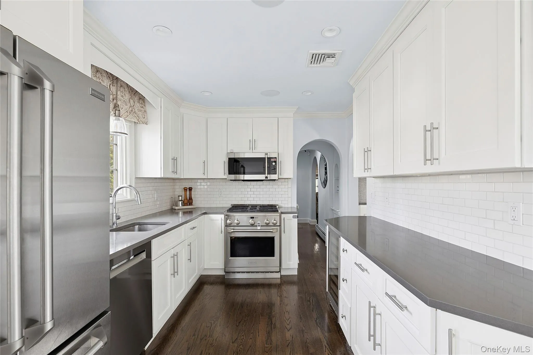 44 Old Ox Road, North Hempstead, NY, 3 Bedrooms Bedrooms, 8 Rooms Rooms,2 BathroomsBathrooms,Residential Lease,For Rent,Old Ox,0,979068 44 Old Ox Road, North Hempstead, NY, 3 Bedrooms Bedrooms, 8 Rooms Rooms,2 BathroomsBathrooms,Residential Lease,For Rent,Old Ox,0,979068