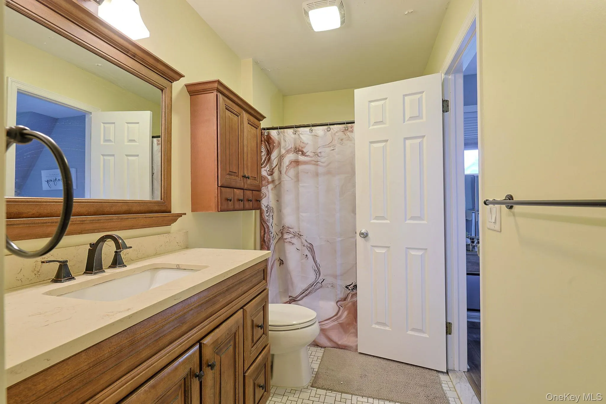 Full bathroom with entry from hallway and primary bedroom. Full bathroom with entry from hallway and primary bedroom.