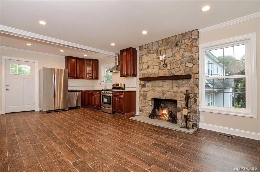 Main Living Space BEFORE Virtual Staging Main Living Space BEFORE Virtual Staging