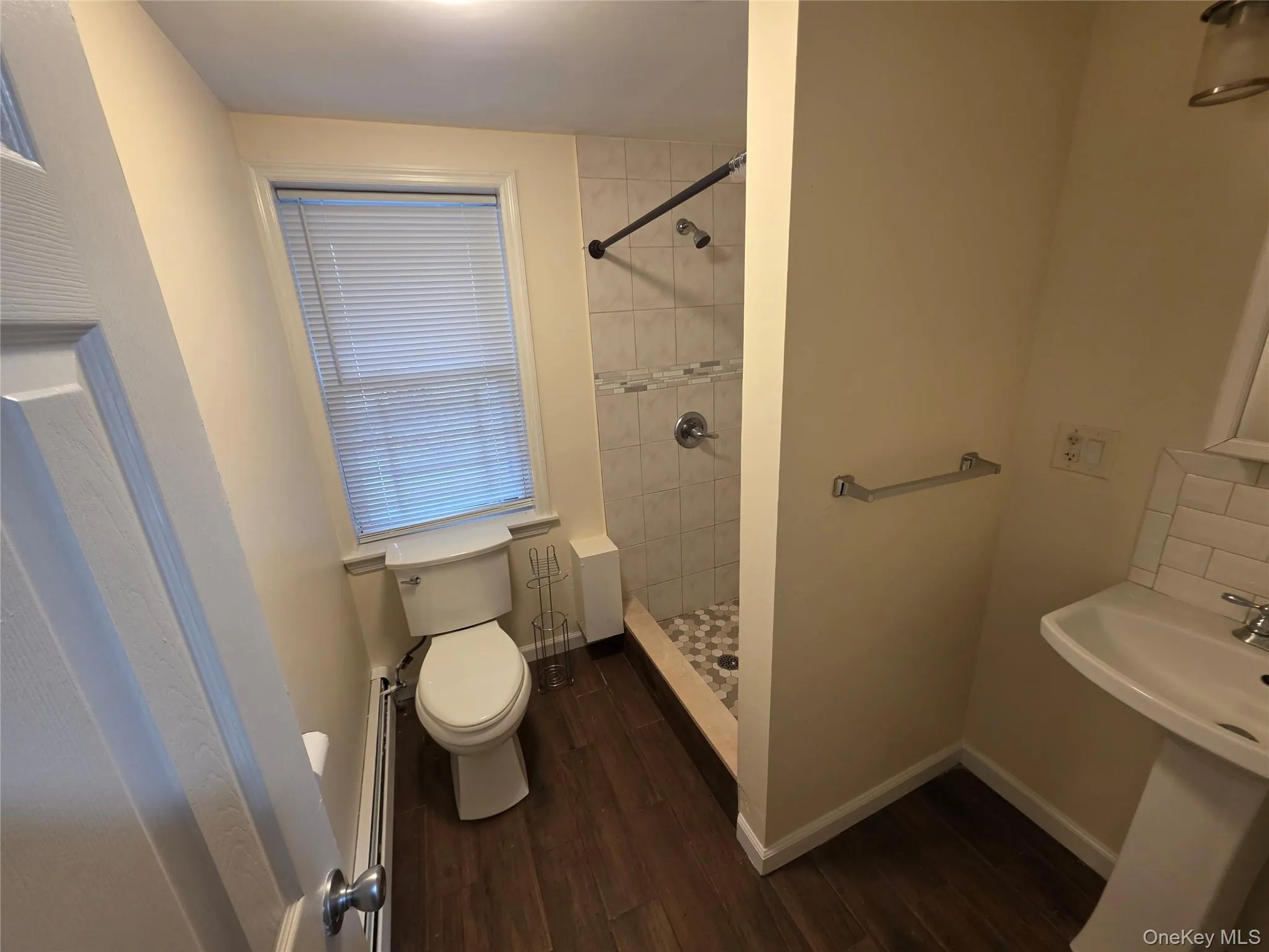 42 Hasbrouck Street, Newburgh (city), NY, 1 Bedroom Bedrooms, 2 Rooms Rooms,1 BathroomBathrooms,Residential Lease,For Rent,Hasbrouck,0,979117 42 Hasbrouck Street, Newburgh (city), NY, 1 Bedroom Bedrooms, 2 Rooms Rooms,1 BathroomBathrooms,Residential Lease,For Rent,Hasbrouck,0,979117