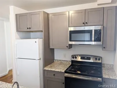 24-26 Academy Street, Poughkeepsie, NY, 2 Bedrooms Bedrooms, 3 Rooms Rooms,1 BathroomBathrooms,Residential Lease,For Rent,Academy,0,979126 24-26 Academy Street, Poughkeepsie, NY, 2 Bedrooms Bedrooms, 3 Rooms Rooms,1 BathroomBathrooms,Residential Lease,For Rent,Academy,0,979126