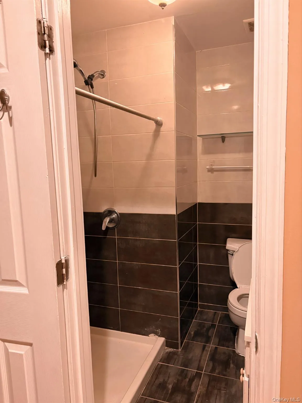 Main Bathroom Main Bathroom