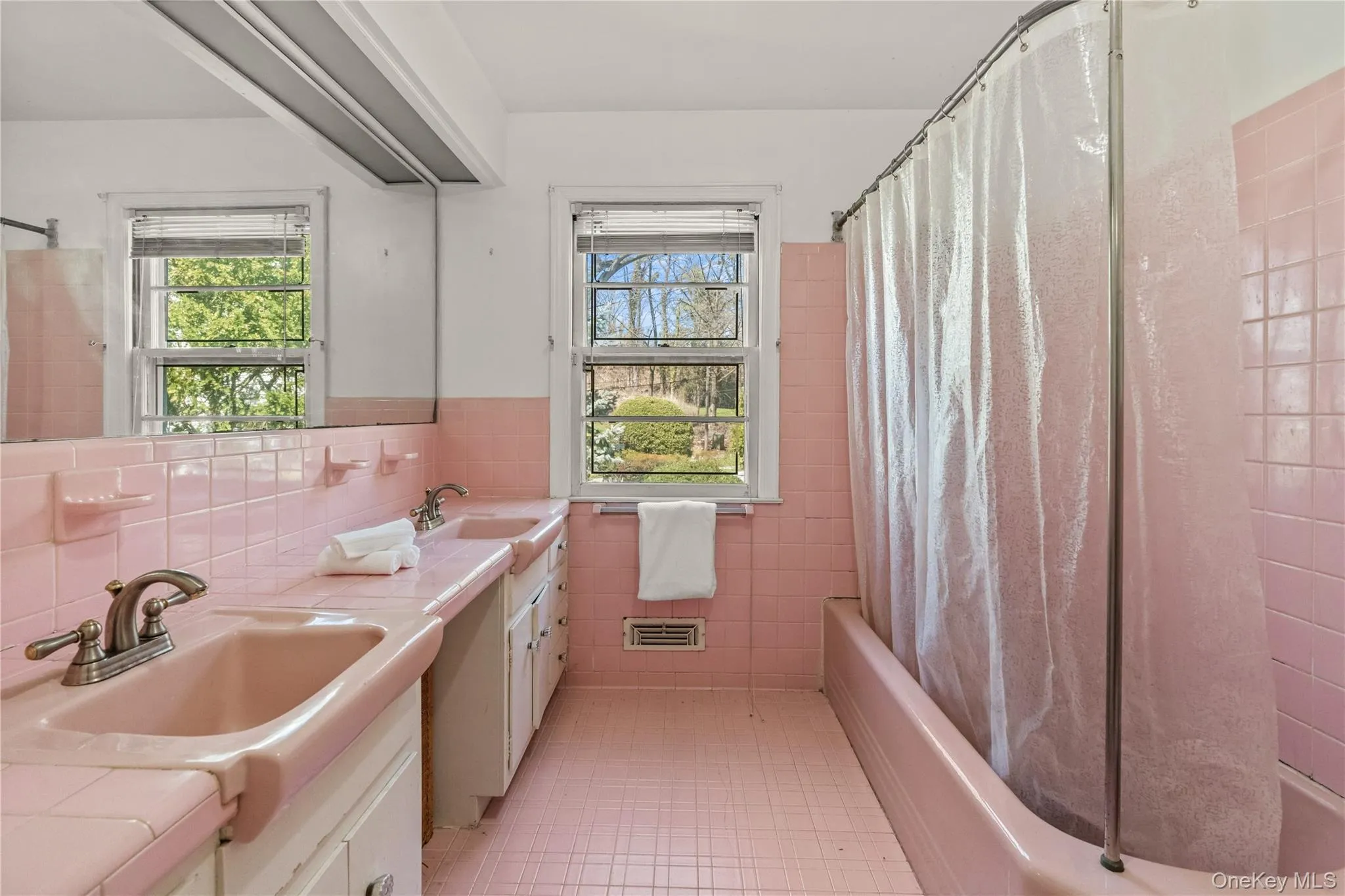 18 Devon Road, Yonkers, NY, 5 Bedrooms Bedrooms, 8 Rooms Rooms,2 BathroomsBathrooms,Residential,For Rent,Devon,0,979152 18 Devon Road, Yonkers, NY, 5 Bedrooms Bedrooms, 8 Rooms Rooms,2 BathroomsBathrooms,Residential,For Rent,Devon,0,979152