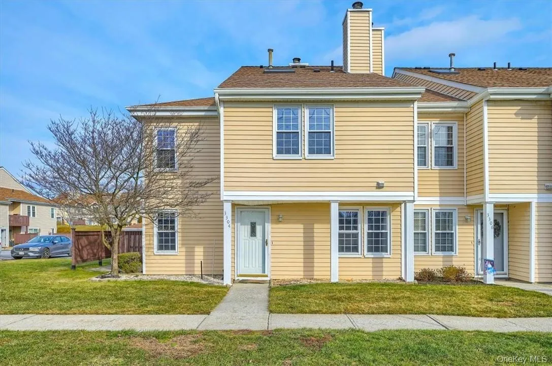 Three bedroom end unit with two car garage . Three bedroom end unit with two car garage .