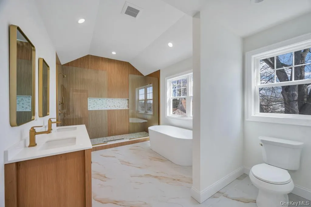89 west Avenue, Oyster Bay, NY, 5 Bedrooms Bedrooms, 10 Rooms Rooms,4 BathroomsBathrooms,Residential,For Rent,west,0,979182 89 west Avenue, Oyster Bay, NY, 5 Bedrooms Bedrooms, 10 Rooms Rooms,4 BathroomsBathrooms,Residential,For Rent,west,0,979182