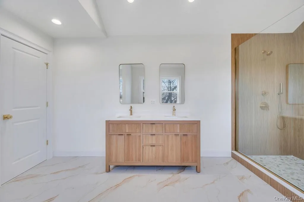 89 west Avenue, Oyster Bay, NY, 5 Bedrooms Bedrooms, 10 Rooms Rooms,4 BathroomsBathrooms,Residential,For Rent,west,0,979182 89 west Avenue, Oyster Bay, NY, 5 Bedrooms Bedrooms, 10 Rooms Rooms,4 BathroomsBathrooms,Residential,For Rent,west,0,979182