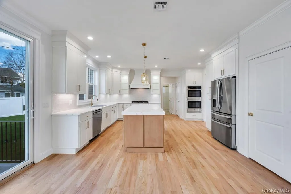 89 west Avenue, Oyster Bay, NY, 5 Bedrooms Bedrooms, 10 Rooms Rooms,4 BathroomsBathrooms,Residential,For Rent,west,0,979182 89 west Avenue, Oyster Bay, NY, 5 Bedrooms Bedrooms, 10 Rooms Rooms,4 BathroomsBathrooms,Residential,For Rent,west,0,979182
