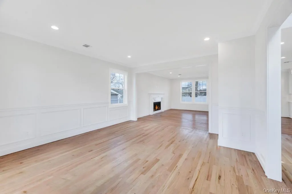 89 west Avenue, Oyster Bay, NY, 5 Bedrooms Bedrooms, 10 Rooms Rooms,4 BathroomsBathrooms,Residential,For Rent,west,0,979182 89 west Avenue, Oyster Bay, NY, 5 Bedrooms Bedrooms, 10 Rooms Rooms,4 BathroomsBathrooms,Residential,For Rent,west,0,979182