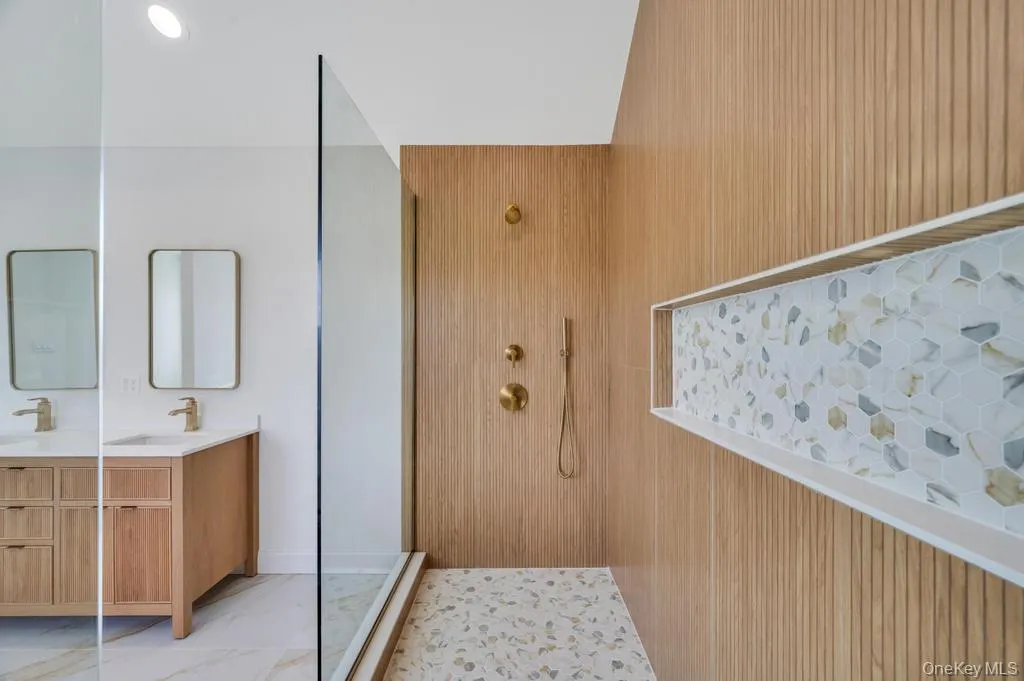 89 west Avenue, Oyster Bay, NY, 5 Bedrooms Bedrooms, 10 Rooms Rooms,4 BathroomsBathrooms,Residential,For Rent,west,0,979182 89 west Avenue, Oyster Bay, NY, 5 Bedrooms Bedrooms, 10 Rooms Rooms,4 BathroomsBathrooms,Residential,For Rent,west,0,979182