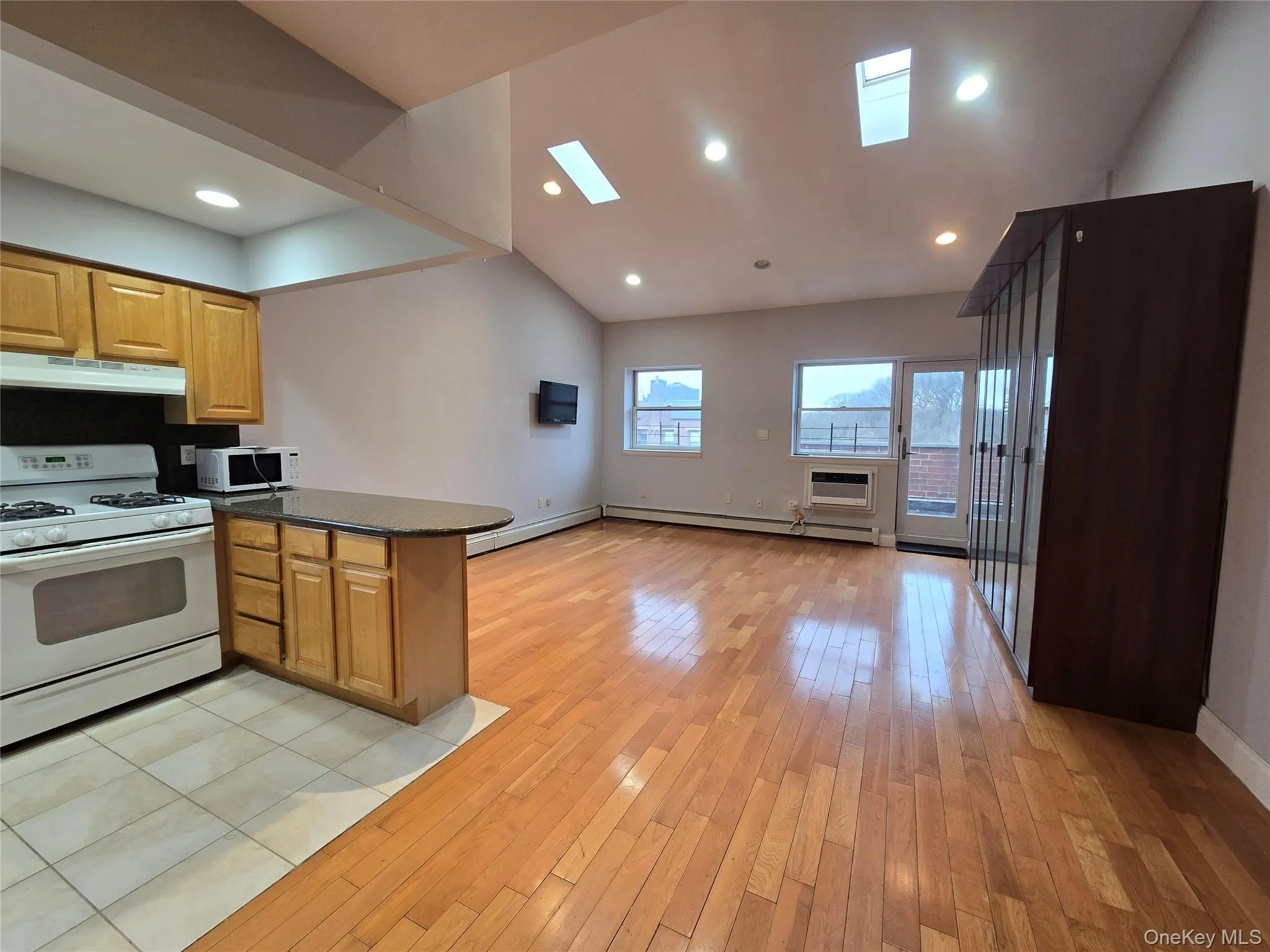 8371 116th Street, New York, NY, 1 Bedroom Bedrooms, 4 Rooms Rooms,1 BathroomBathrooms,Residential Lease,For Rent,116th,0,979184 8371 116th Street, New York, NY, 1 Bedroom Bedrooms, 4 Rooms Rooms,1 BathroomBathrooms,Residential Lease,For Rent,116th,0,979184