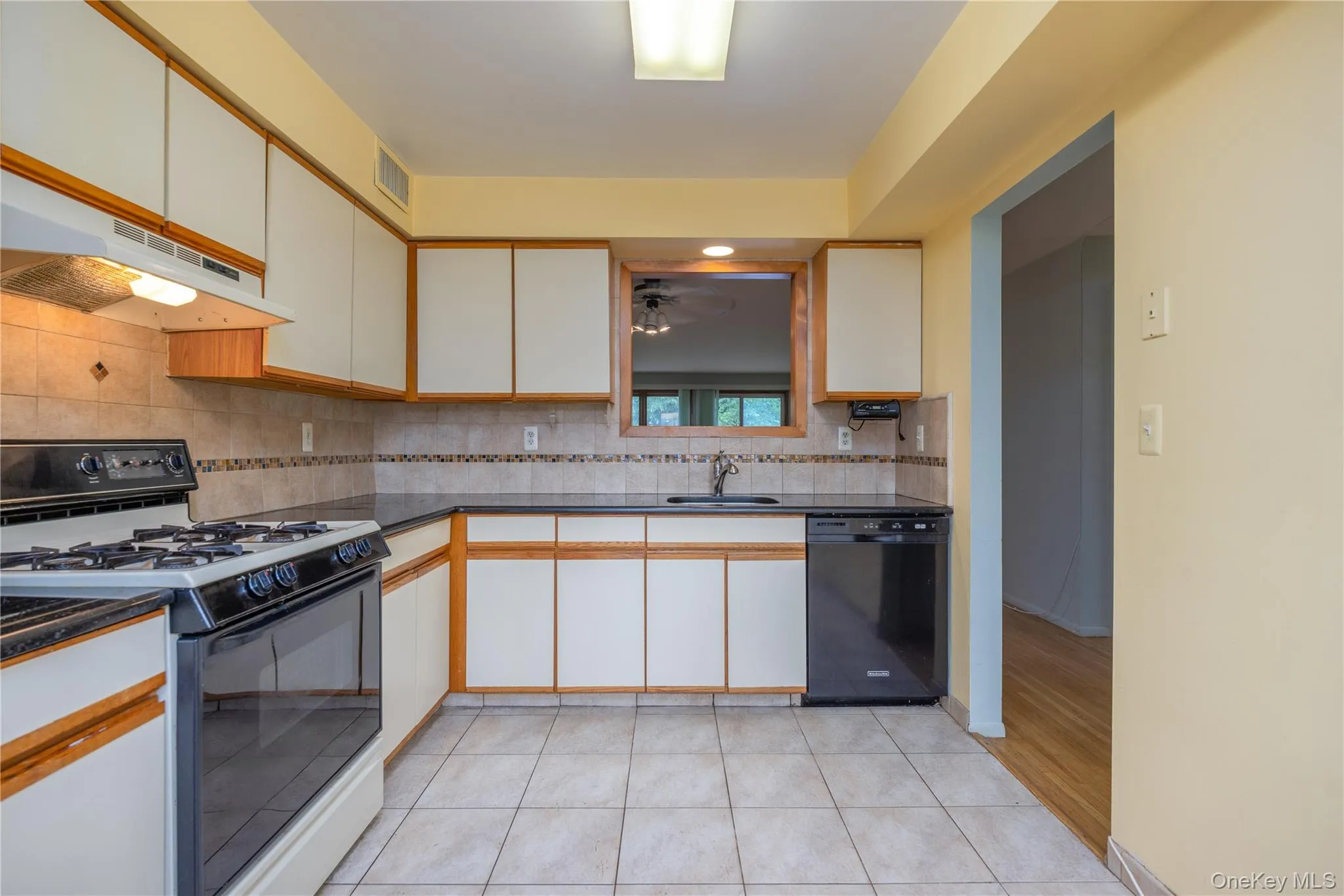 135 Nyack Road, Clarkstown, NY, 1 Bedroom Bedrooms, 4 Rooms Rooms,1 BathroomBathrooms,Residential,For Rent,Nyack,0,979195 135 Nyack Road, Clarkstown, NY, 1 Bedroom Bedrooms, 4 Rooms Rooms,1 BathroomBathrooms,Residential,For Rent,Nyack,0,979195