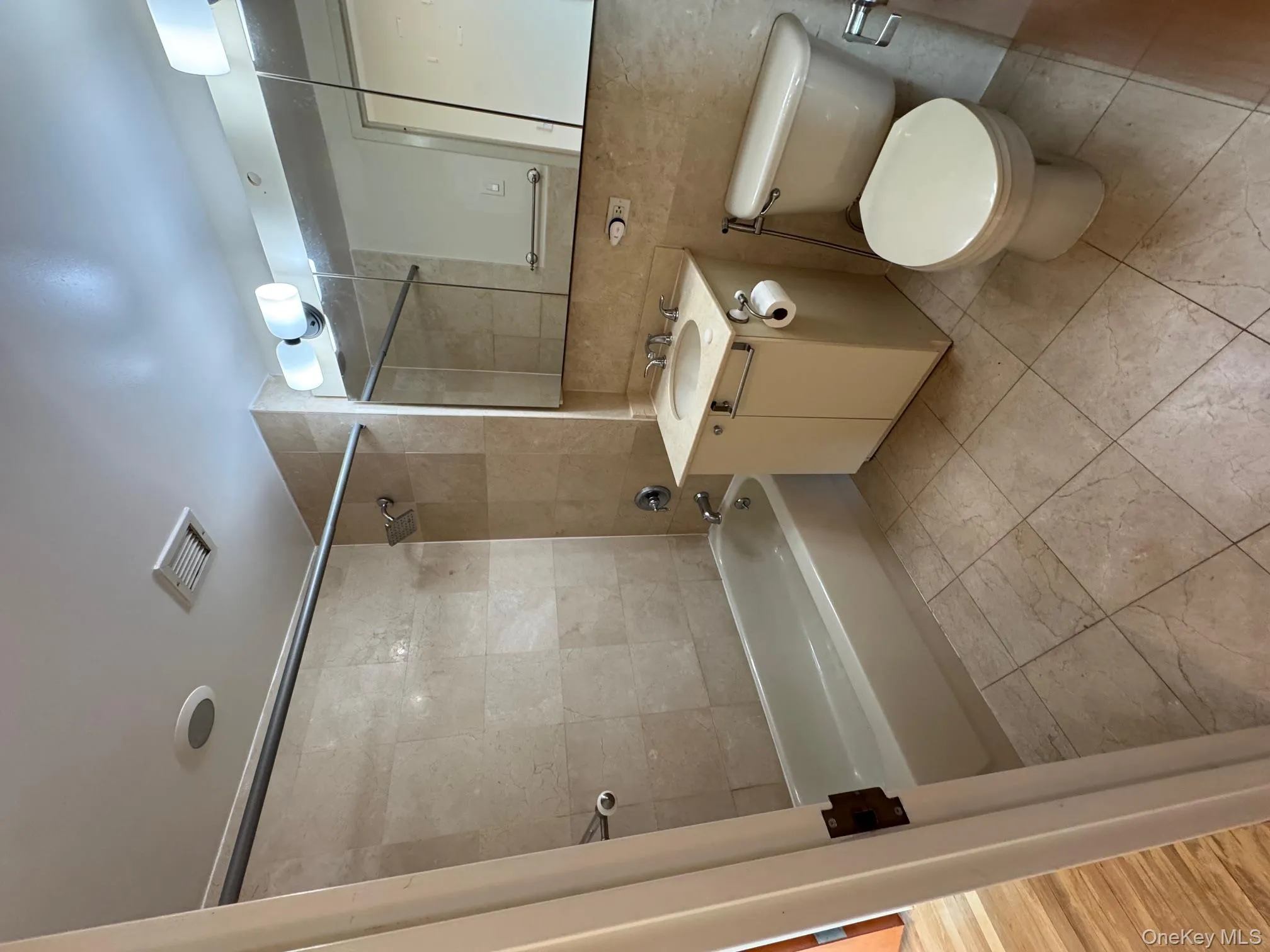116-24 Grosvenor, New York, NY, 2 Bedrooms Bedrooms, 5 Rooms Rooms,2 BathroomsBathrooms,Residential Lease,For Rent,Grosvenor,0,979200 116-24 Grosvenor, New York, NY, 2 Bedrooms Bedrooms, 5 Rooms Rooms,2 BathroomsBathrooms,Residential Lease,For Rent,Grosvenor,0,979200