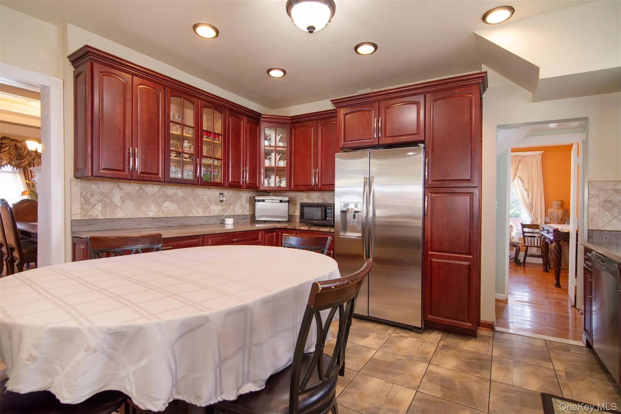 Eat-in-Kitchen stainless steel appliances and recessed lighting Eat-in-Kitchen stainless steel appliances and recessed lighting