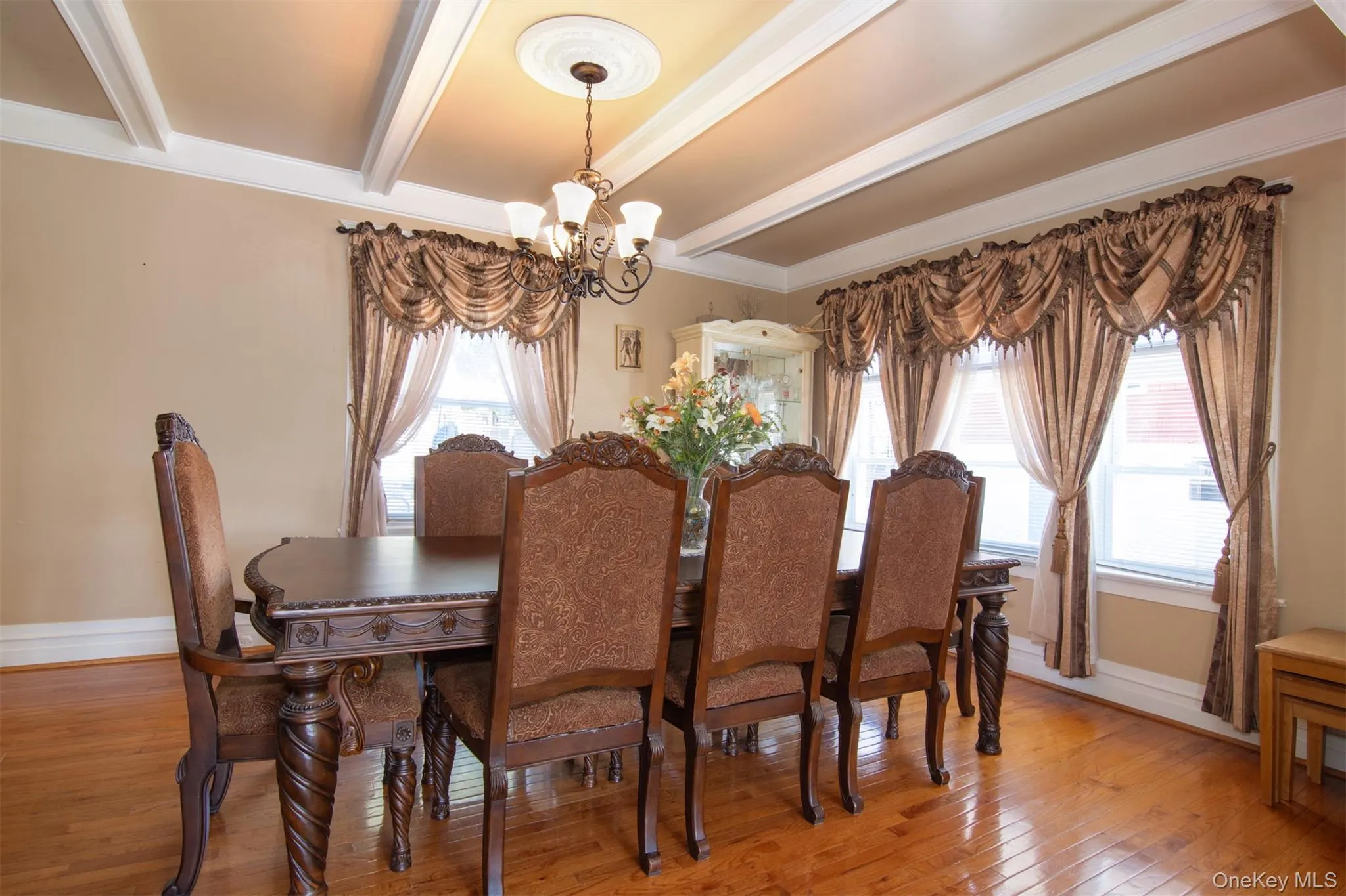 Lovely large Formal Dining Room Lovely large Formal Dining Room