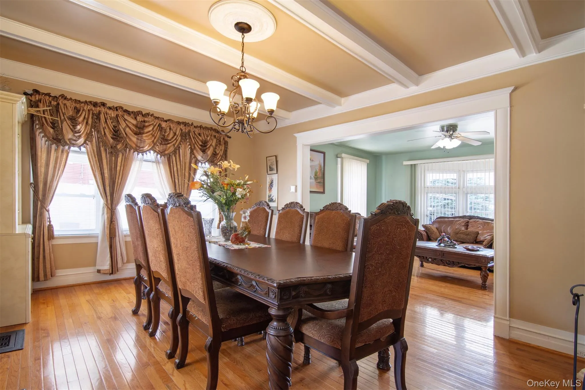 Beamed ceiling in dining room Beamed ceiling in dining room