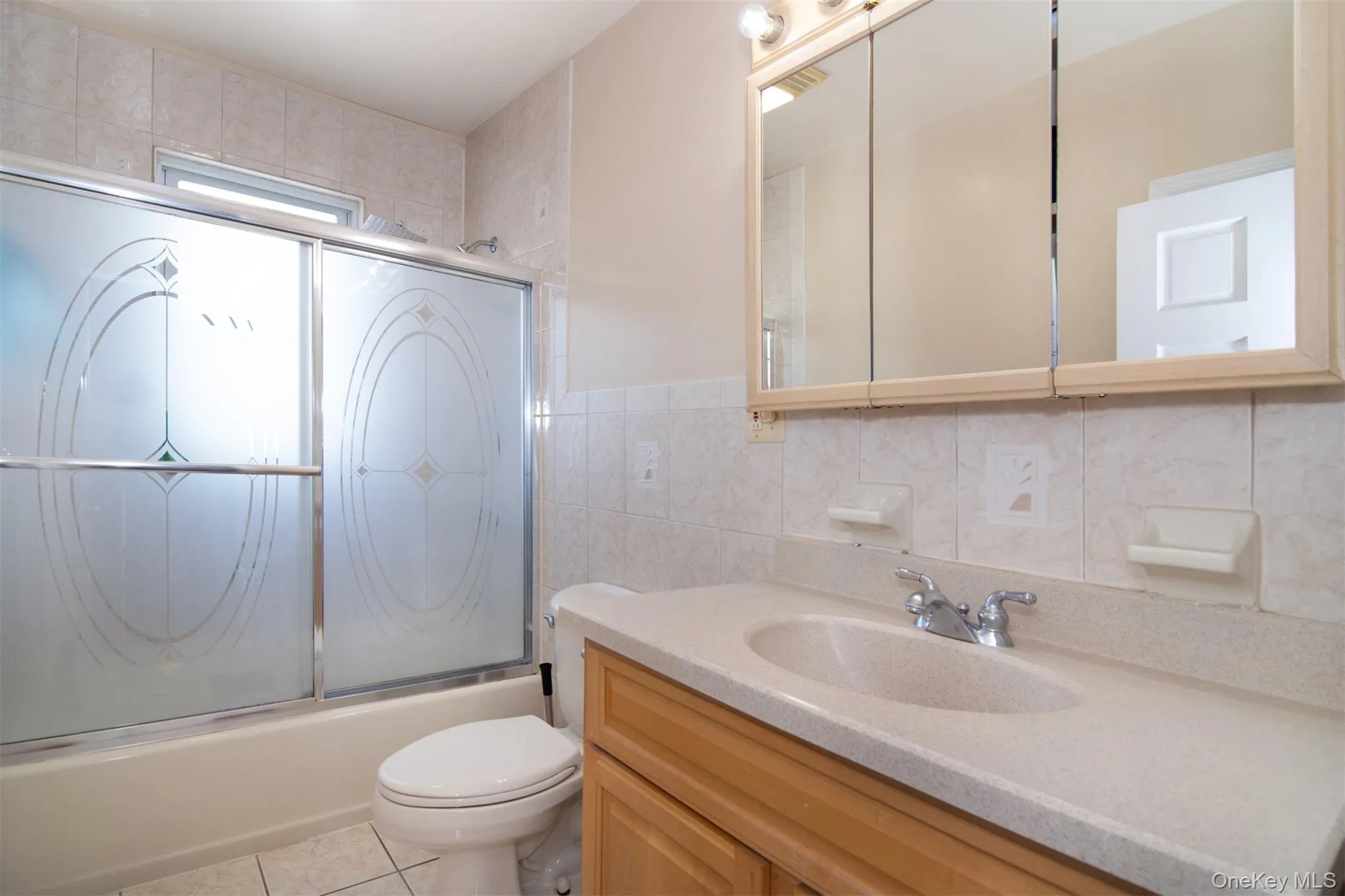 2nd Floor Bathroom with Tub/Shower 2nd Floor Bathroom with Tub/Shower