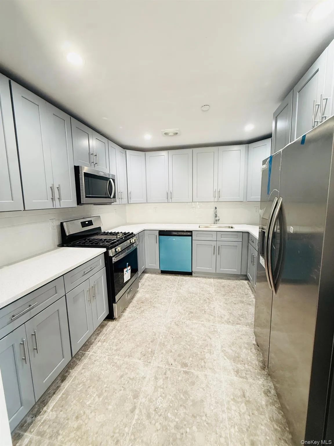 13918 Lakewood Avenue, New York, NY, 3 Bedrooms Bedrooms, 6 Rooms Rooms,2 BathroomsBathrooms,Residential Lease,For Rent,Lakewood,0,979207 13918 Lakewood Avenue, New York, NY, 3 Bedrooms Bedrooms, 6 Rooms Rooms,2 BathroomsBathrooms,Residential Lease,For Rent,Lakewood,0,979207