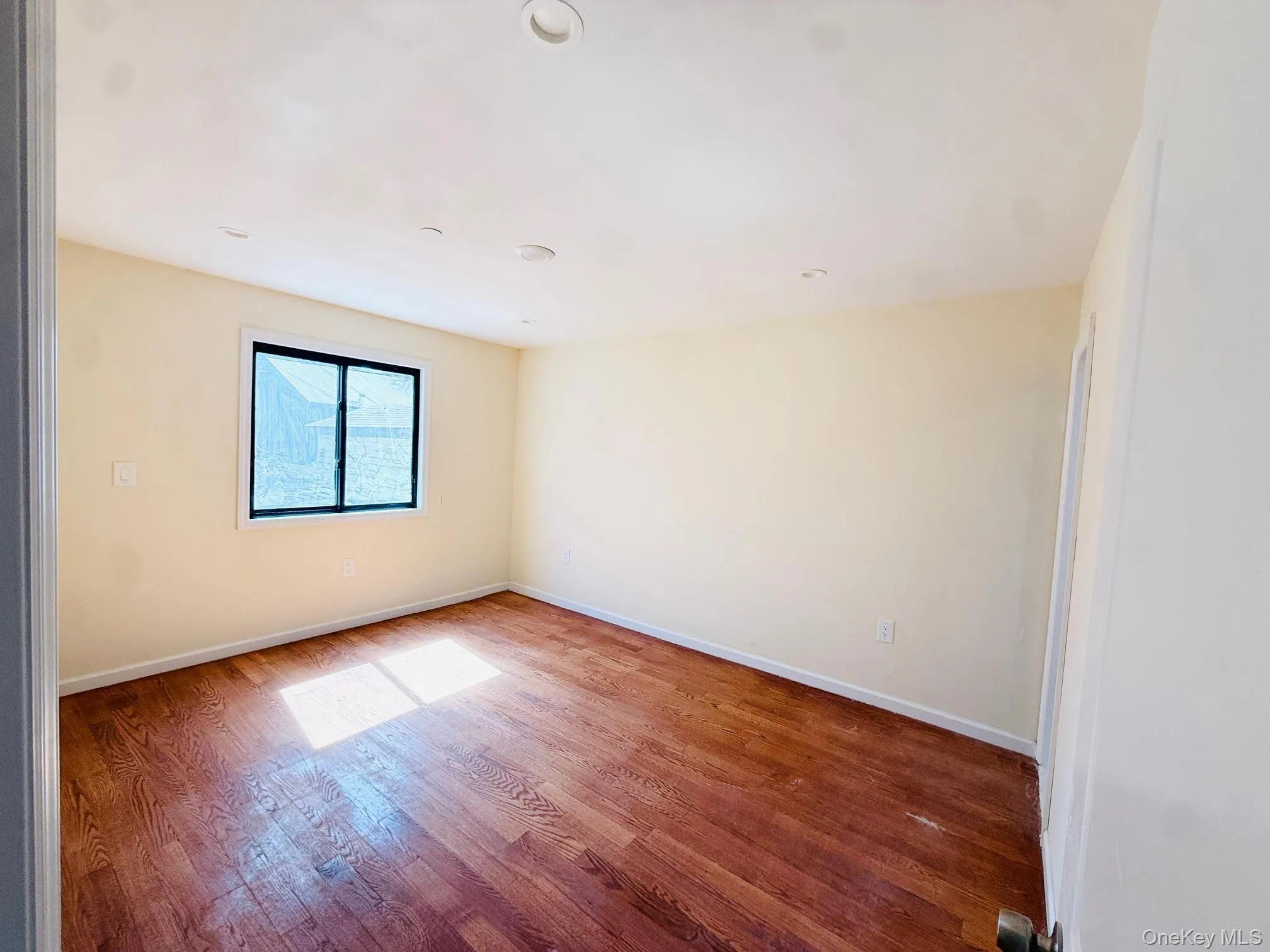 13918 Lakewood Avenue, New York, NY, 3 Bedrooms Bedrooms, 6 Rooms Rooms,2 BathroomsBathrooms,Residential Lease,For Rent,Lakewood,0,979207 13918 Lakewood Avenue, New York, NY, 3 Bedrooms Bedrooms, 6 Rooms Rooms,2 BathroomsBathrooms,Residential Lease,For Rent,Lakewood,0,979207