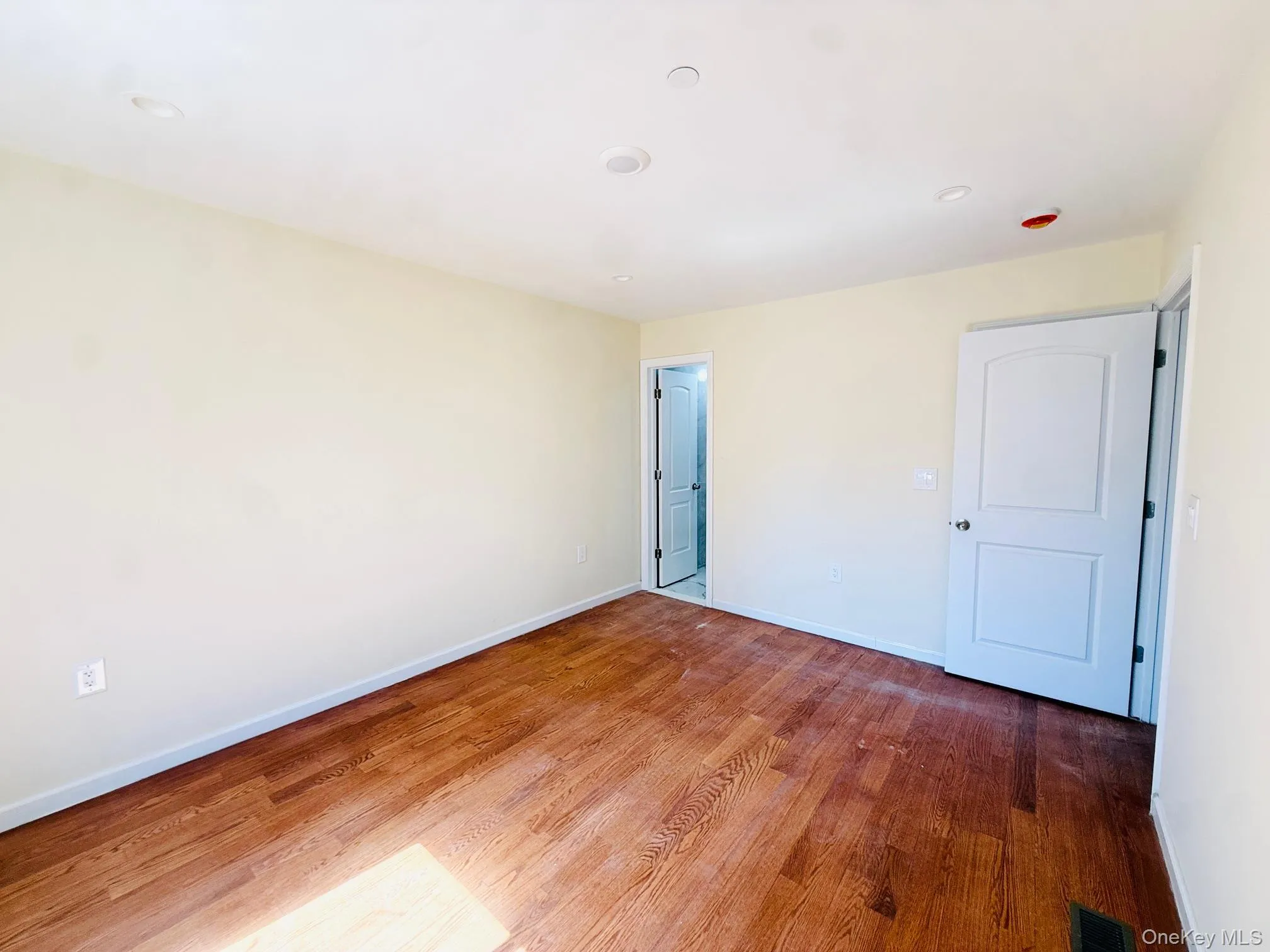13918 Lakewood Avenue, New York, NY, 3 Bedrooms Bedrooms, 6 Rooms Rooms,2 BathroomsBathrooms,Residential Lease,For Rent,Lakewood,0,979207 13918 Lakewood Avenue, New York, NY, 3 Bedrooms Bedrooms, 6 Rooms Rooms,2 BathroomsBathrooms,Residential Lease,For Rent,Lakewood,0,979207