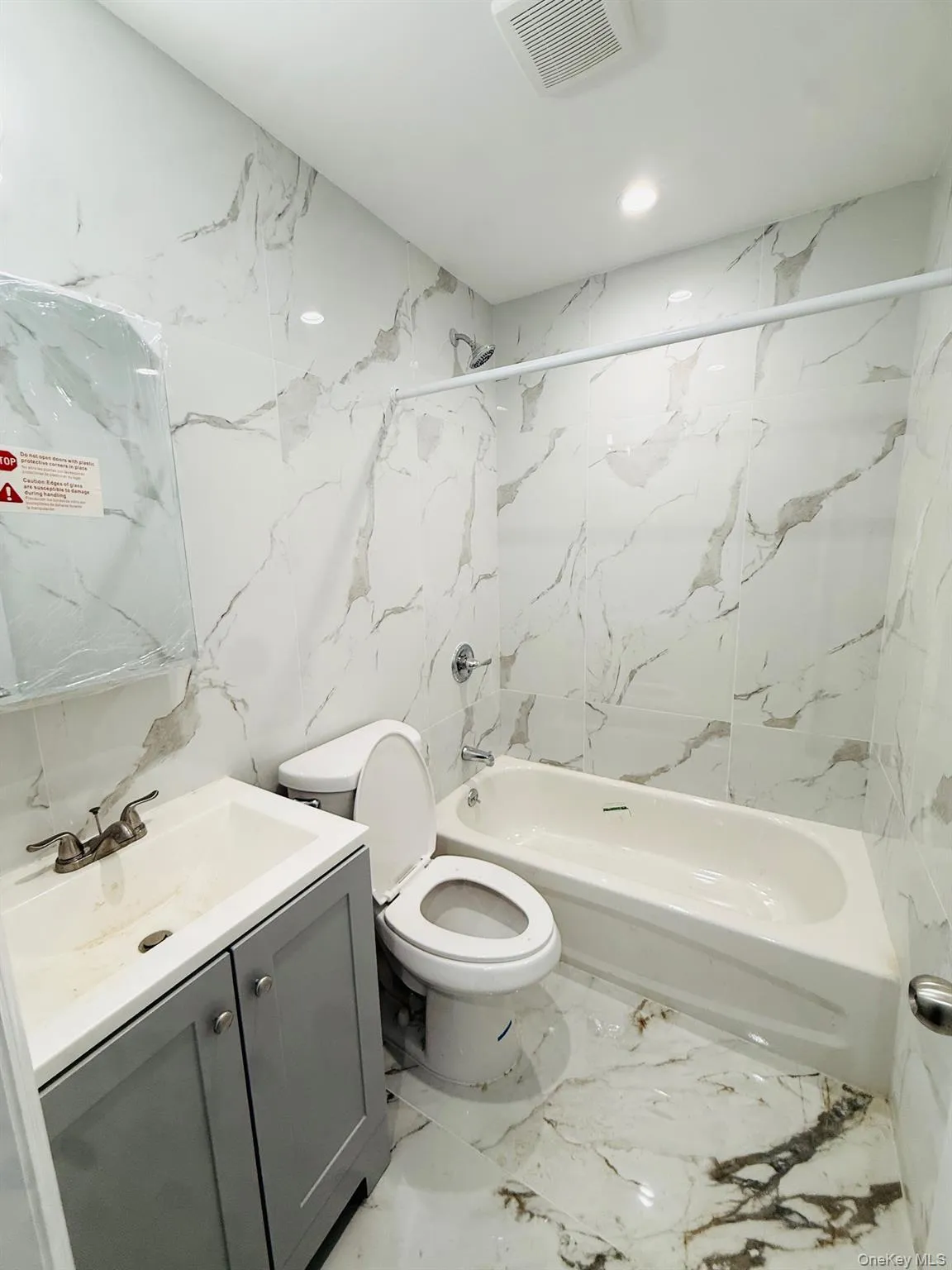 13918 Lakewood Avenue, New York, NY, 3 Bedrooms Bedrooms, 6 Rooms Rooms,2 BathroomsBathrooms,Residential Lease,For Rent,Lakewood,0,979207 13918 Lakewood Avenue, New York, NY, 3 Bedrooms Bedrooms, 6 Rooms Rooms,2 BathroomsBathrooms,Residential Lease,For Rent,Lakewood,0,979207