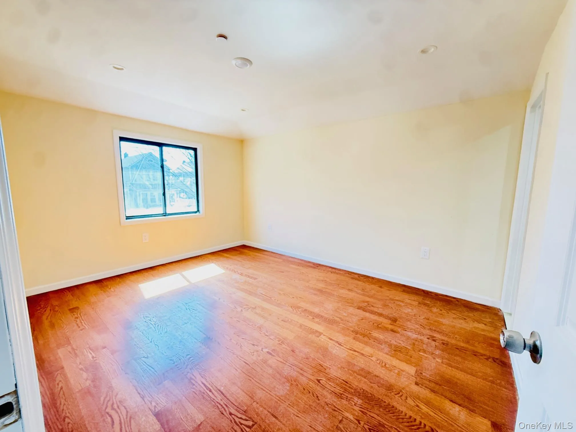 13918 Lakewood Avenue, New York, NY, 3 Bedrooms Bedrooms, 6 Rooms Rooms,2 BathroomsBathrooms,Residential Lease,For Rent,Lakewood,0,979211 13918 Lakewood Avenue, New York, NY, 3 Bedrooms Bedrooms, 6 Rooms Rooms,2 BathroomsBathrooms,Residential Lease,For Rent,Lakewood,0,979211