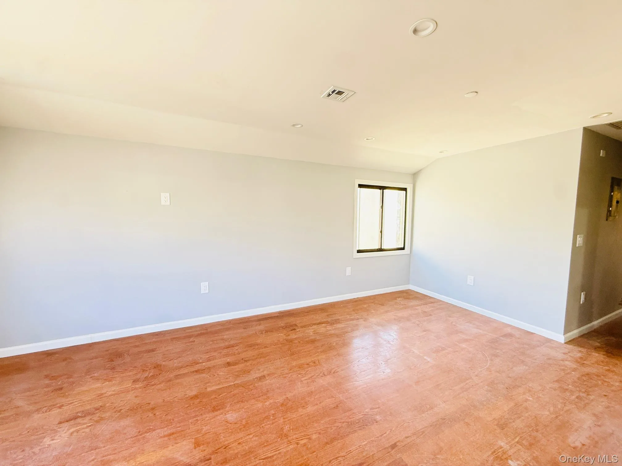 13918 Lakewood Avenue, New York, NY, 3 Bedrooms Bedrooms, 6 Rooms Rooms,2 BathroomsBathrooms,Residential Lease,For Rent,Lakewood,0,979211 13918 Lakewood Avenue, New York, NY, 3 Bedrooms Bedrooms, 6 Rooms Rooms,2 BathroomsBathrooms,Residential Lease,For Rent,Lakewood,0,979211