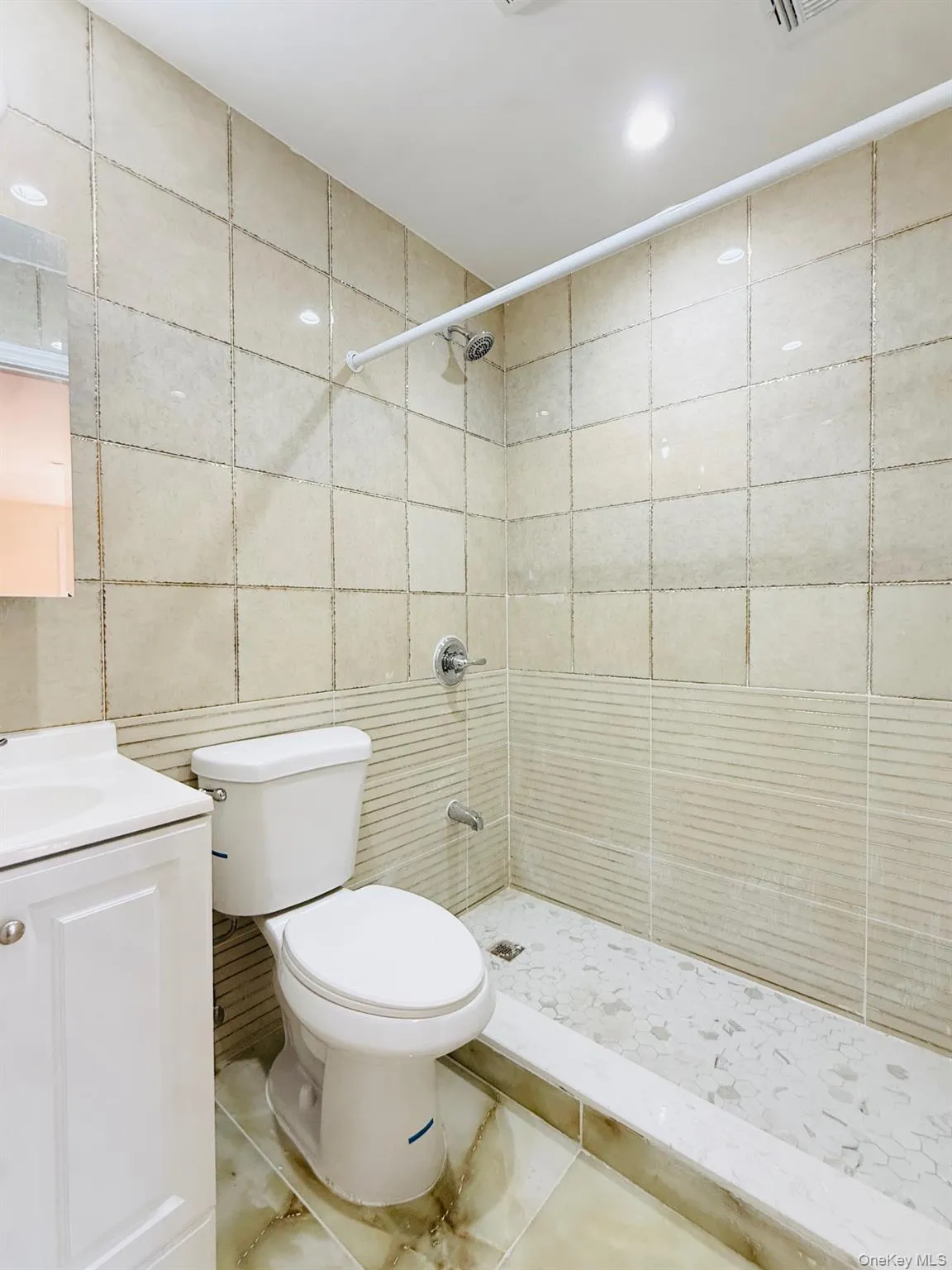 13918 Lakewood Avenue, New York, NY, 3 Bedrooms Bedrooms, 6 Rooms Rooms,2 BathroomsBathrooms,Residential Lease,For Rent,Lakewood,0,979211 13918 Lakewood Avenue, New York, NY, 3 Bedrooms Bedrooms, 6 Rooms Rooms,2 BathroomsBathrooms,Residential Lease,For Rent,Lakewood,0,979211