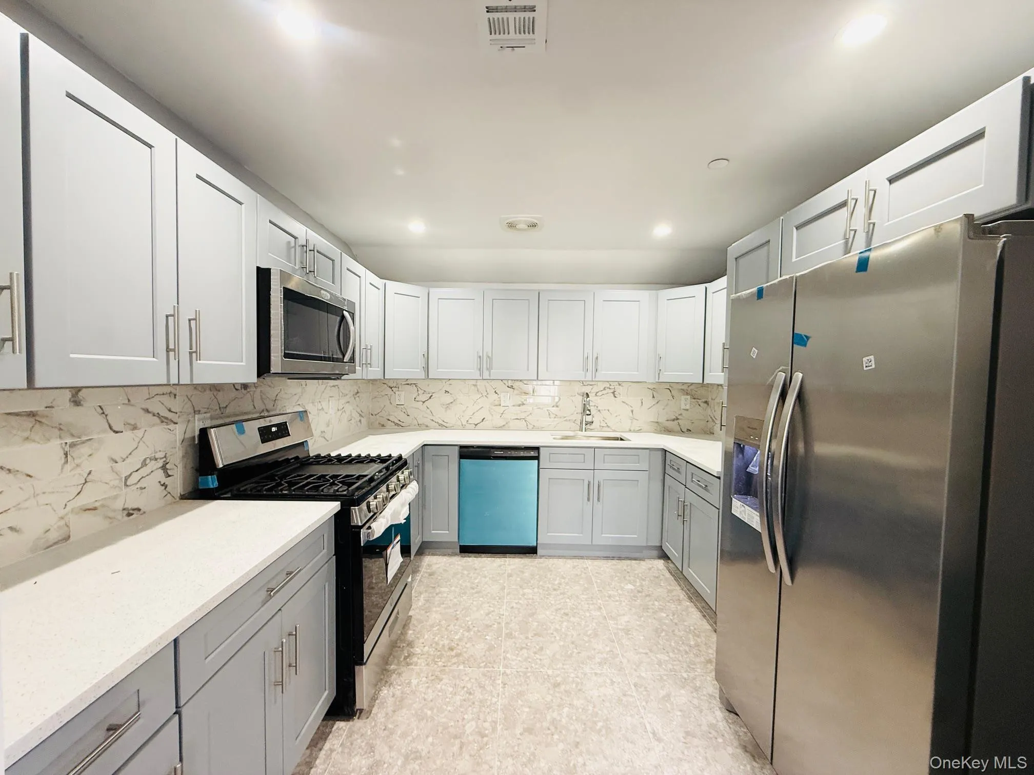 13918 Lakewood Avenue, New York, NY, 3 Bedrooms Bedrooms, 6 Rooms Rooms,2 BathroomsBathrooms,Residential Lease,For Rent,Lakewood,0,979211 13918 Lakewood Avenue, New York, NY, 3 Bedrooms Bedrooms, 6 Rooms Rooms,2 BathroomsBathrooms,Residential Lease,For Rent,Lakewood,0,979211