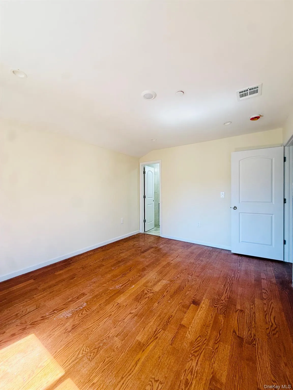 13918 Lakewood Avenue, New York, NY, 3 Bedrooms Bedrooms, 6 Rooms Rooms,2 BathroomsBathrooms,Residential Lease,For Rent,Lakewood,0,979211 13918 Lakewood Avenue, New York, NY, 3 Bedrooms Bedrooms, 6 Rooms Rooms,2 BathroomsBathrooms,Residential Lease,For Rent,Lakewood,0,979211