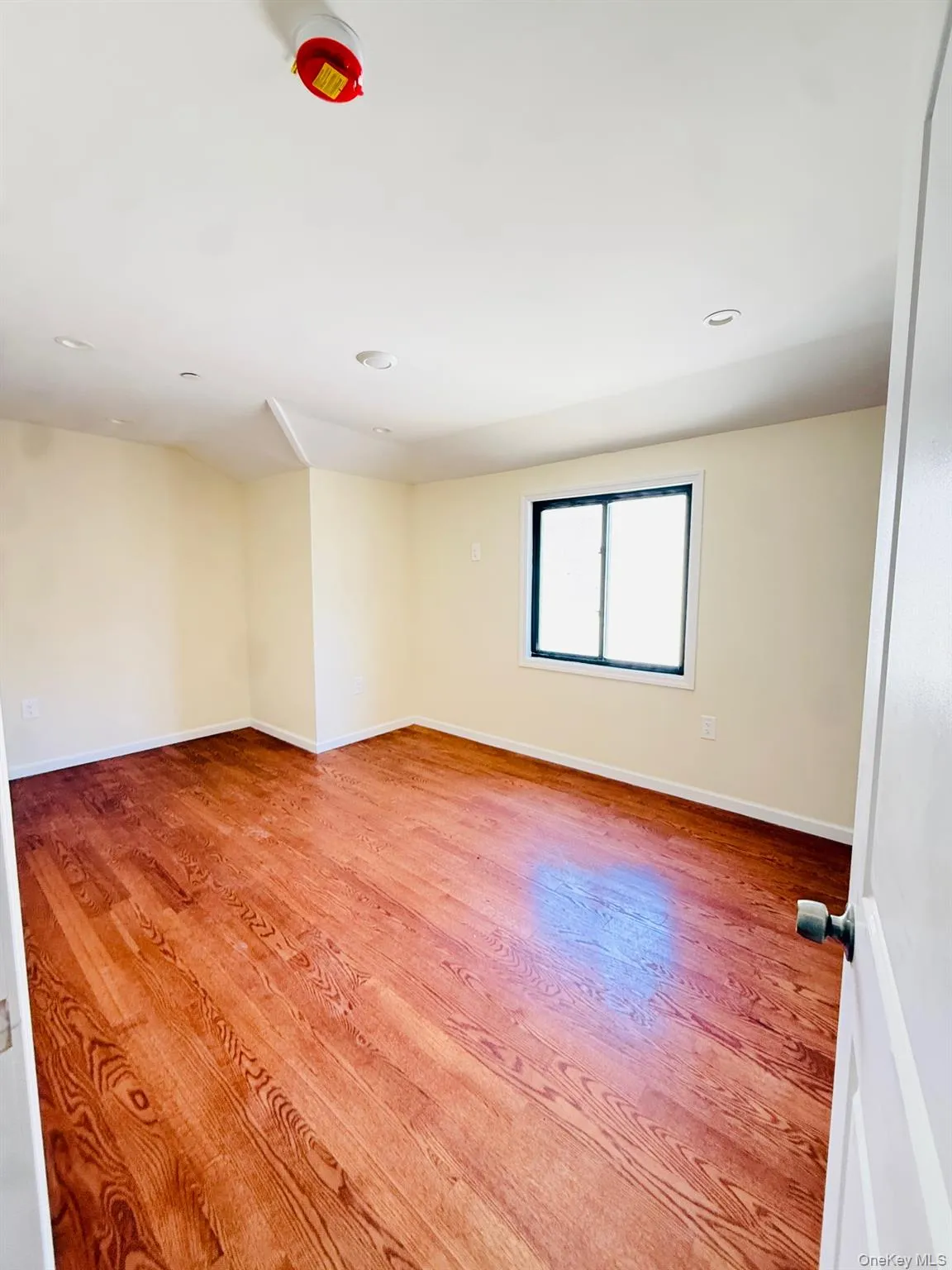 13918 Lakewood Avenue, New York, NY, 3 Bedrooms Bedrooms, 6 Rooms Rooms,2 BathroomsBathrooms,Residential Lease,For Rent,Lakewood,0,979211 13918 Lakewood Avenue, New York, NY, 3 Bedrooms Bedrooms, 6 Rooms Rooms,2 BathroomsBathrooms,Residential Lease,For Rent,Lakewood,0,979211