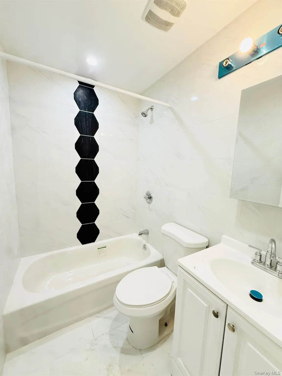 13920 Lakewood Avenue, New York, NY, 3 Bedrooms Bedrooms, 6 Rooms Rooms,2 BathroomsBathrooms,Residential Lease,For Rent,Lakewood,0,979216 13920 Lakewood Avenue, New York, NY, 3 Bedrooms Bedrooms, 6 Rooms Rooms,2 BathroomsBathrooms,Residential Lease,For Rent,Lakewood,0,979216