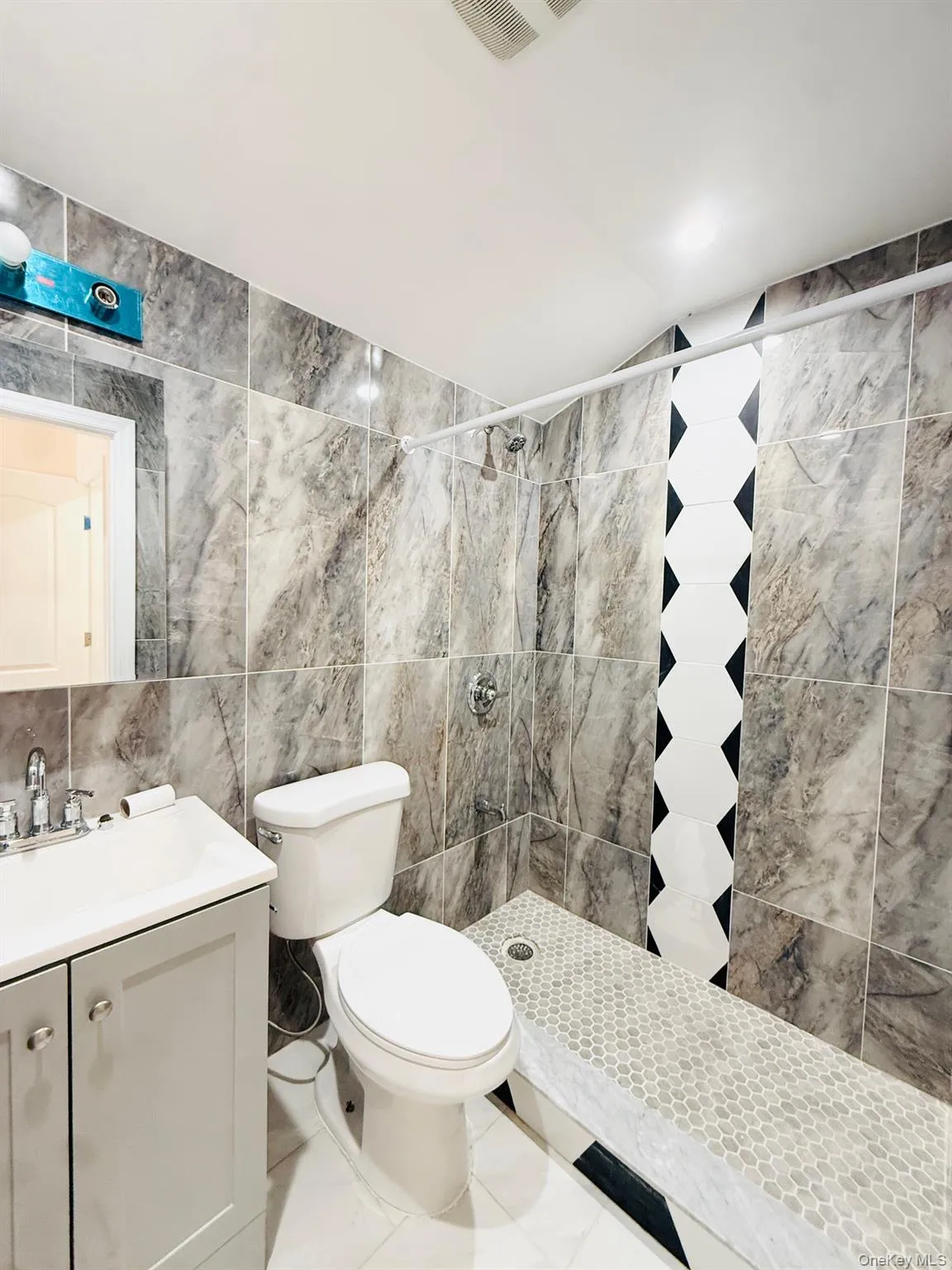 13920 Lakewood Avenue, New York, NY, 3 Bedrooms Bedrooms, 6 Rooms Rooms,2 BathroomsBathrooms,Residential Lease,For Rent,Lakewood,0,979218 13920 Lakewood Avenue, New York, NY, 3 Bedrooms Bedrooms, 6 Rooms Rooms,2 BathroomsBathrooms,Residential Lease,For Rent,Lakewood,0,979218