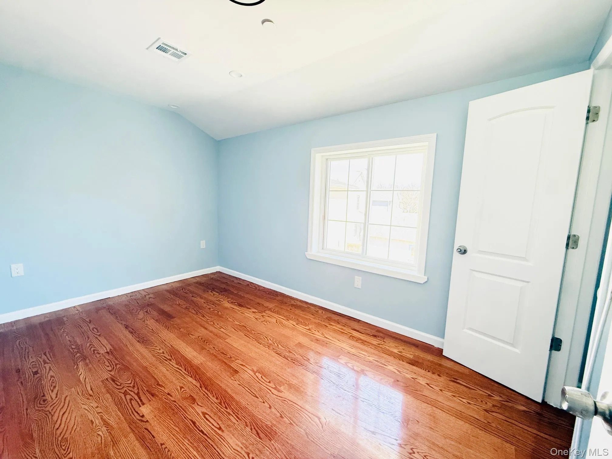 13920 Lakewood Avenue, New York, NY, 3 Bedrooms Bedrooms, 6 Rooms Rooms,2 BathroomsBathrooms,Residential Lease,For Rent,Lakewood,0,979218 13920 Lakewood Avenue, New York, NY, 3 Bedrooms Bedrooms, 6 Rooms Rooms,2 BathroomsBathrooms,Residential Lease,For Rent,Lakewood,0,979218