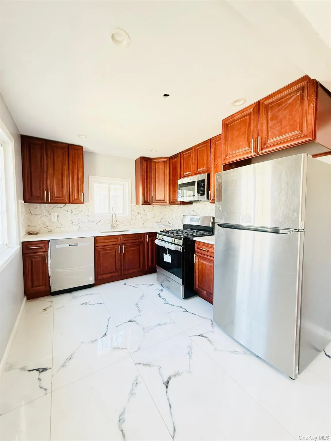 13922 Lakewood Avenue, New York, NY, 3 Bedrooms Bedrooms, 6 Rooms Rooms,2 BathroomsBathrooms,Residential Lease,For Rent,Lakewood,0,979220 13922 Lakewood Avenue, New York, NY, 3 Bedrooms Bedrooms, 6 Rooms Rooms,2 BathroomsBathrooms,Residential Lease,For Rent,Lakewood,0,979220